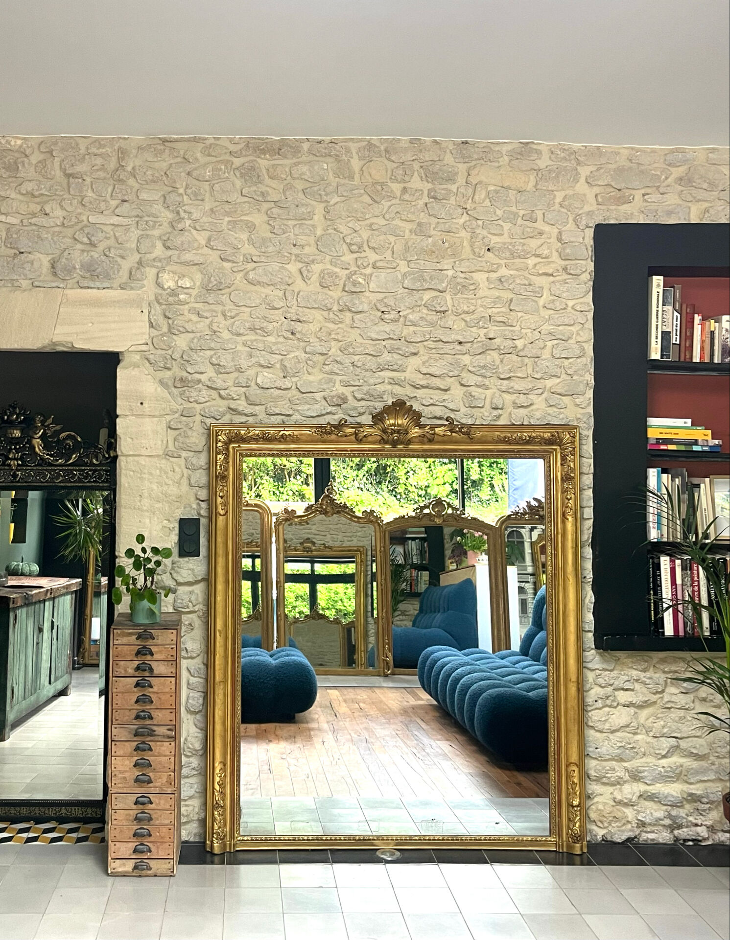 Fireplace mirror with pediment and pearl 178.5/151cm gold leaf, mercury