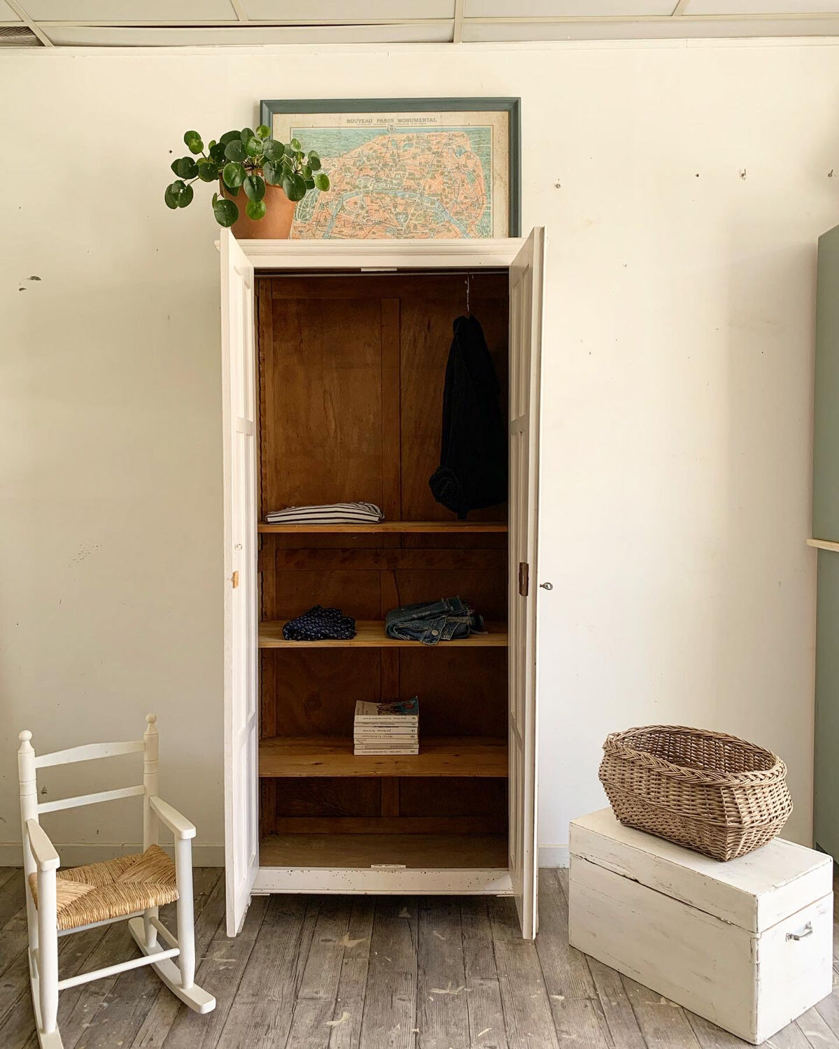 Armoire parisienne