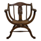 Fauteuil curule de style Art Nouveau en noyer sculpté et assise cannée