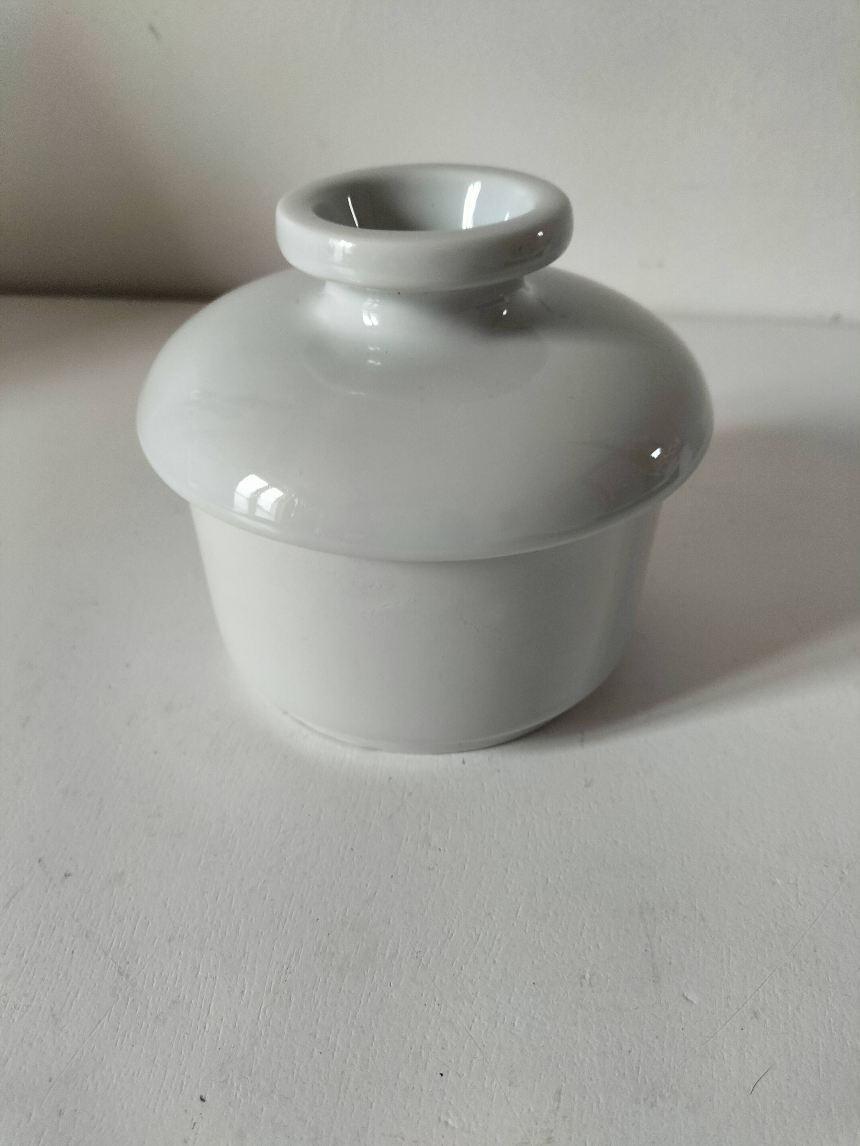 Vintage water butter dish in white porcelain - sleek design