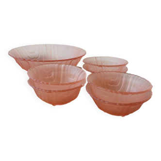 Set of pink frosted glass bowls