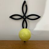 Ancienne Patère Mural Fer Forgé Noir + Boule Plastique Jaune 70’s Vintage