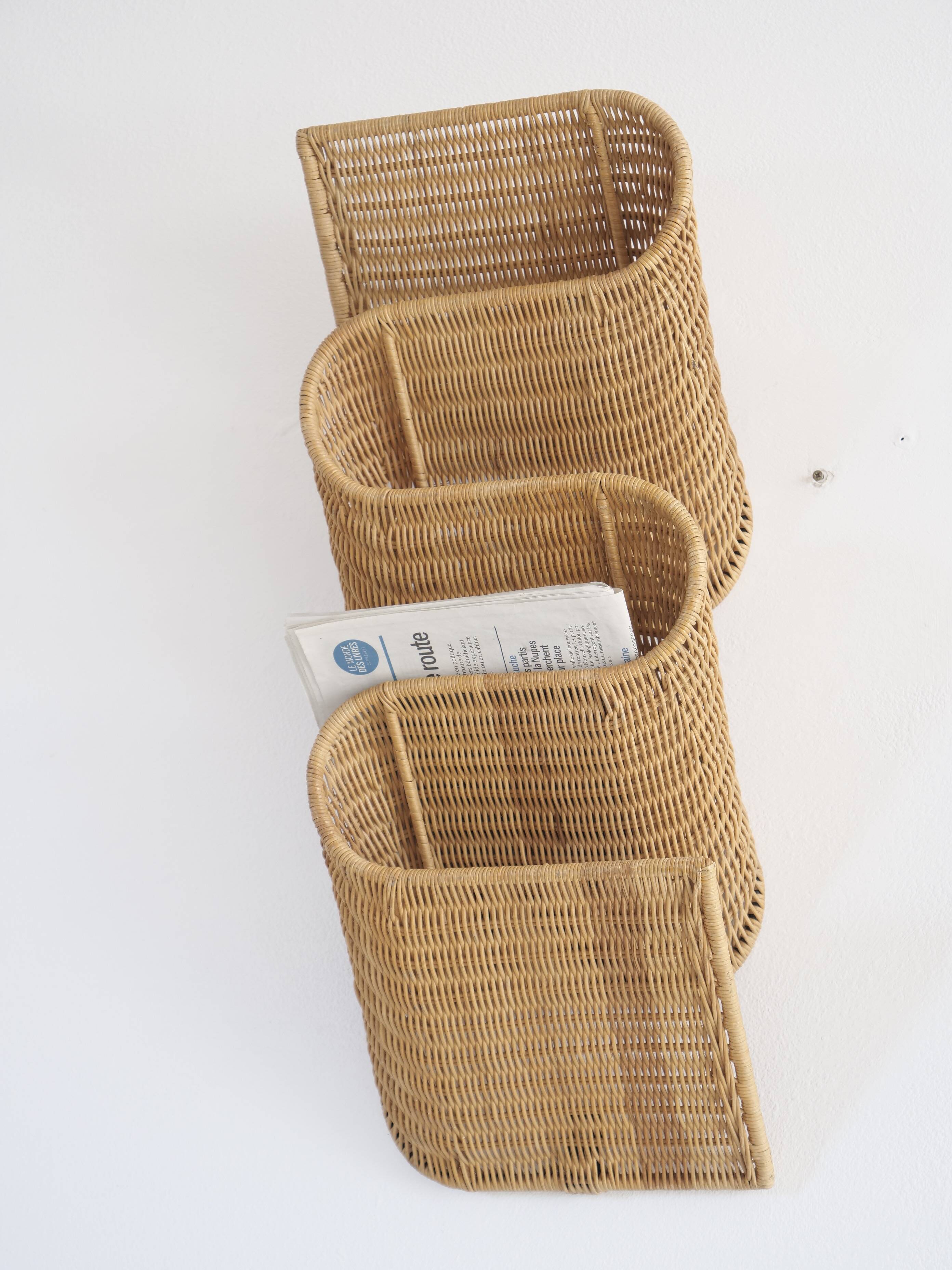 rattan wave wall-mounted magazine holder