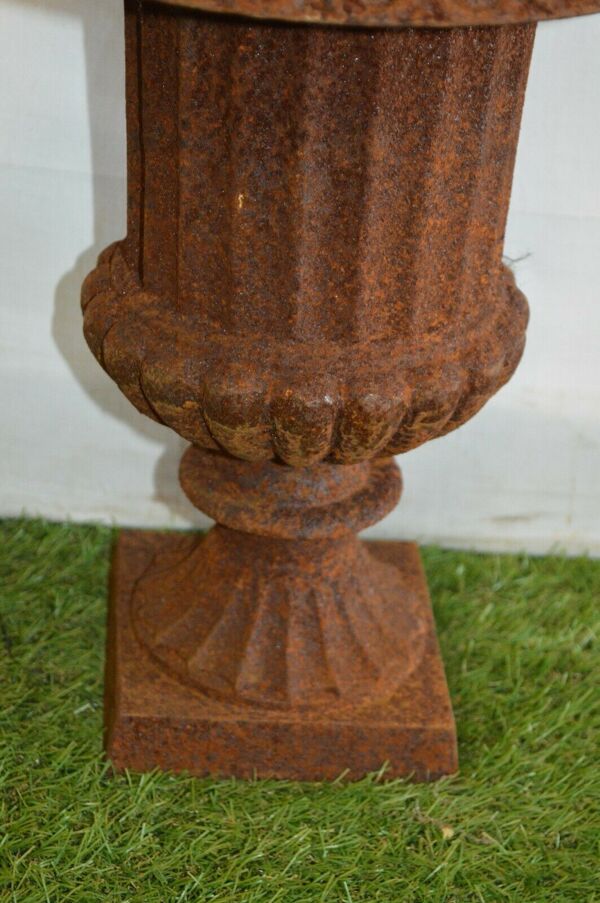 Vase médicis en fonte
