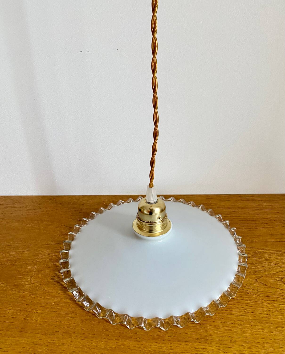 Suspension Opaline crénelée