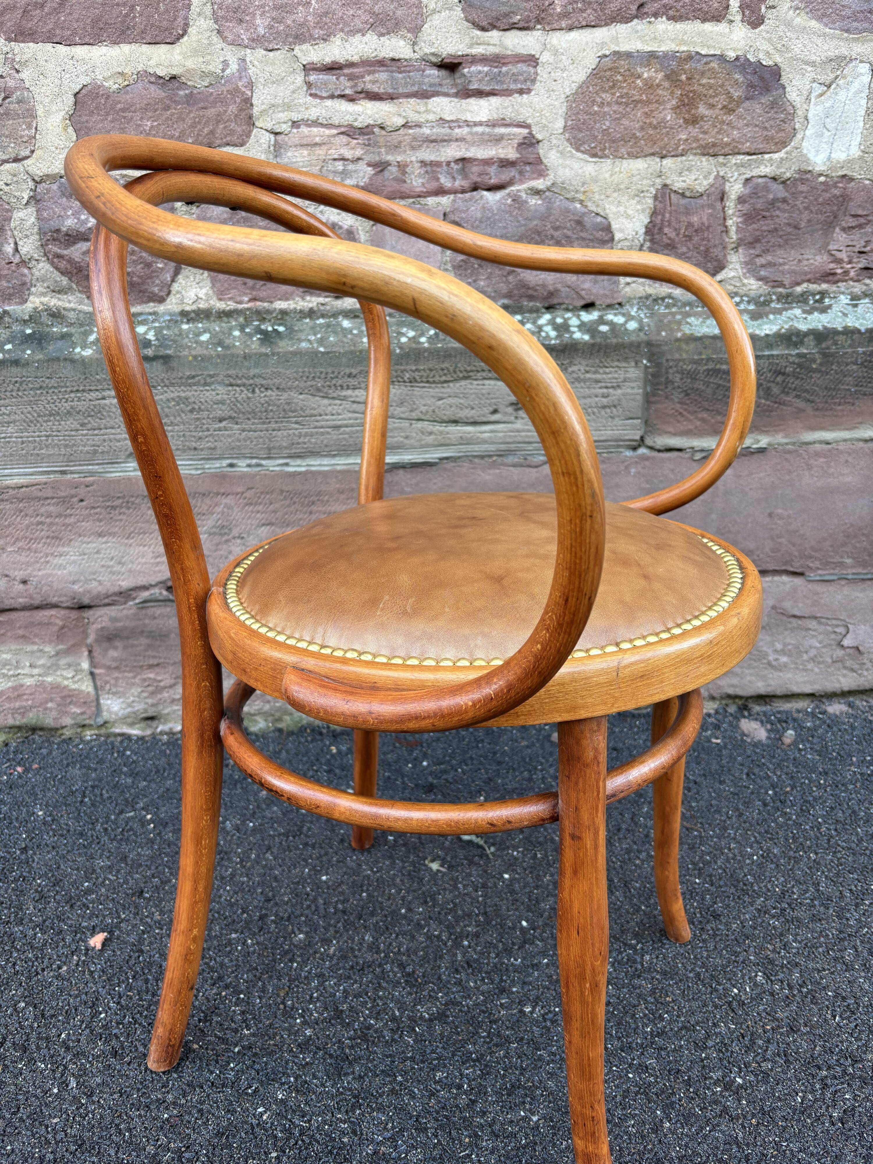 Authentic kohn b9 or le corbusier bentwood armchair