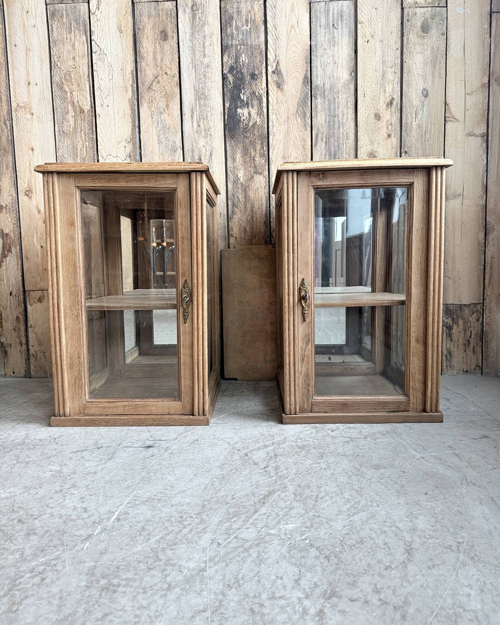 Pair of small Art Deco display cabinets in oak (renovated)
