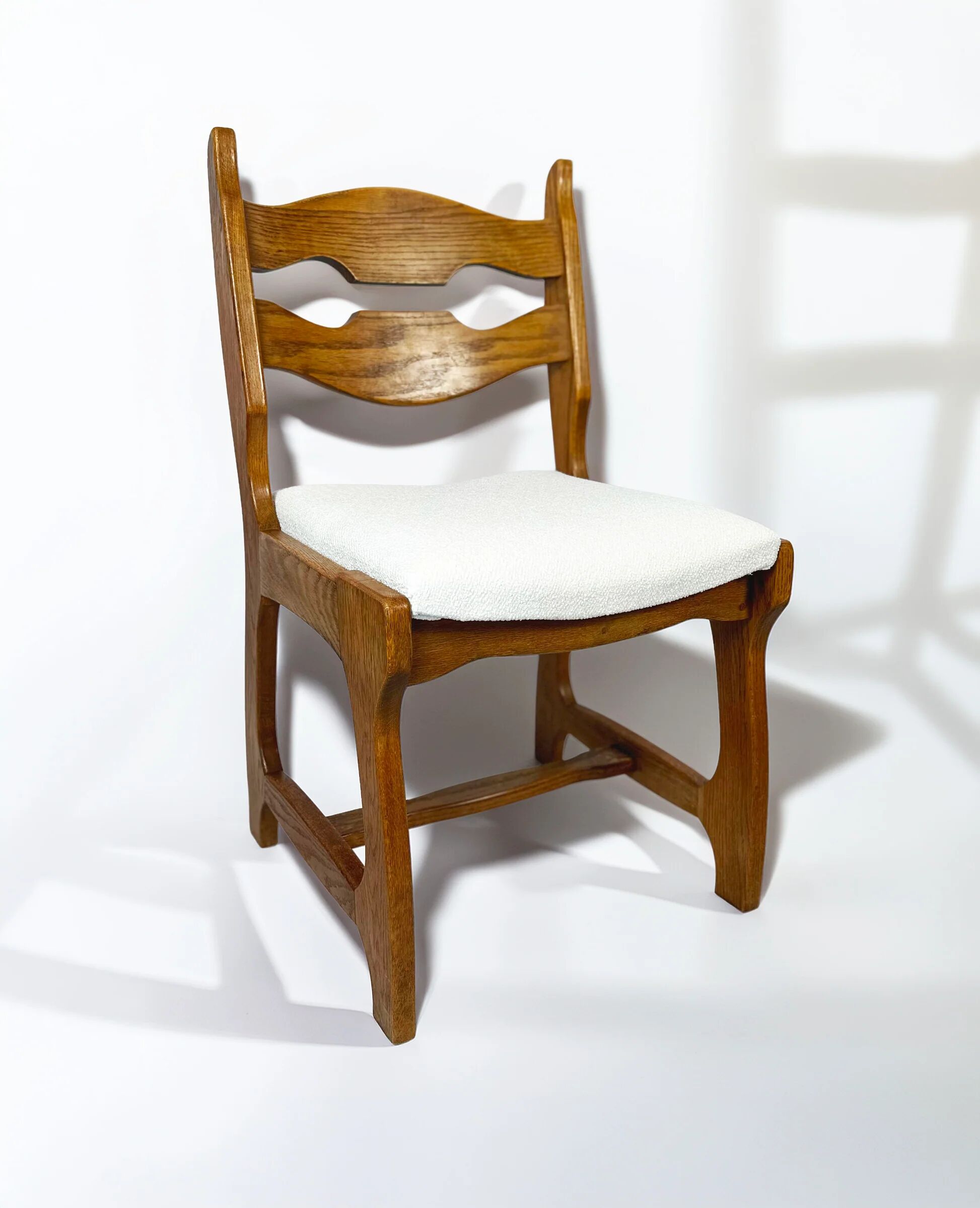 Set of 6 Belgian brutalist oak dining chairs, 1970s.