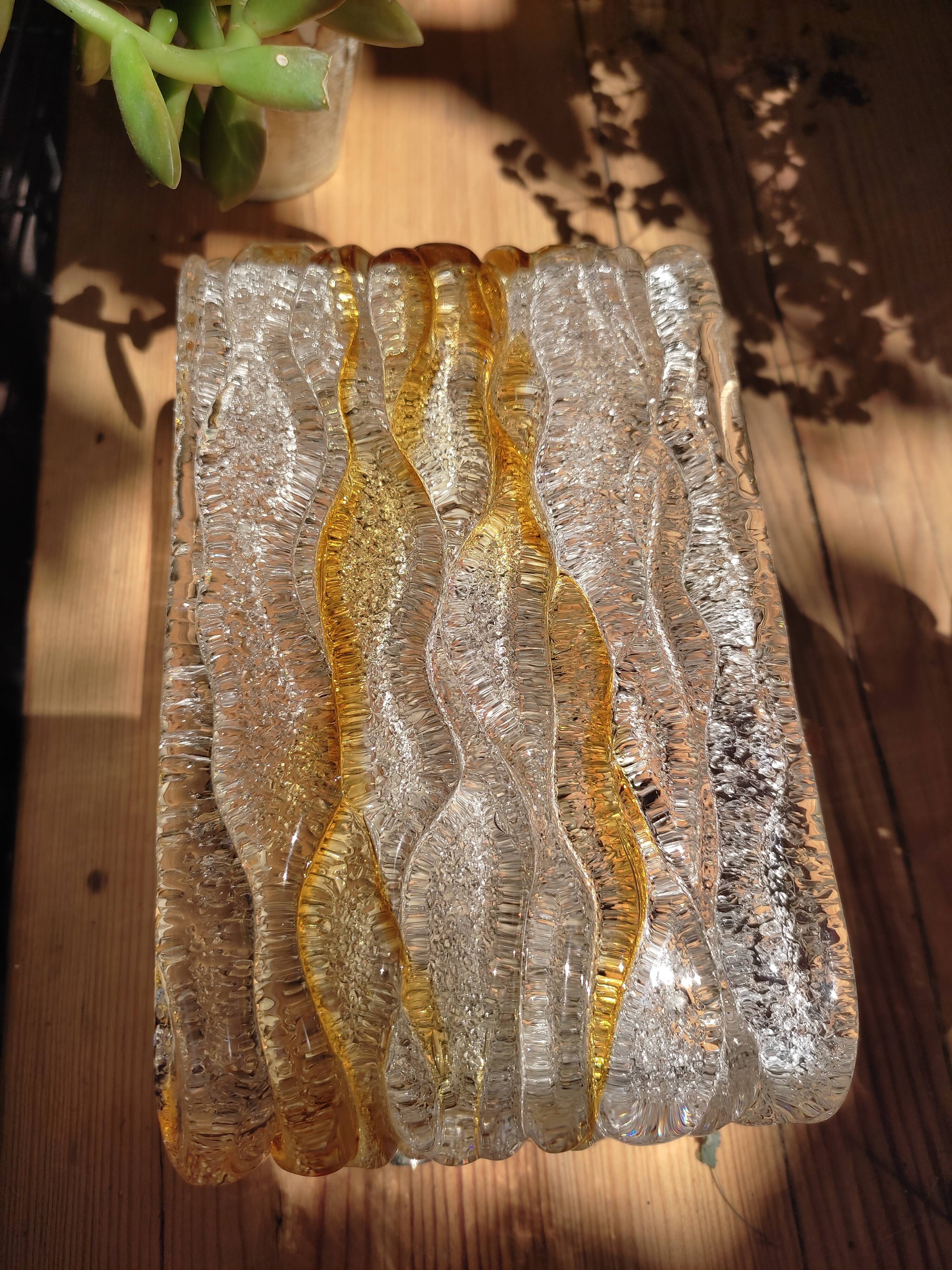 Rectangular wall in textured glass