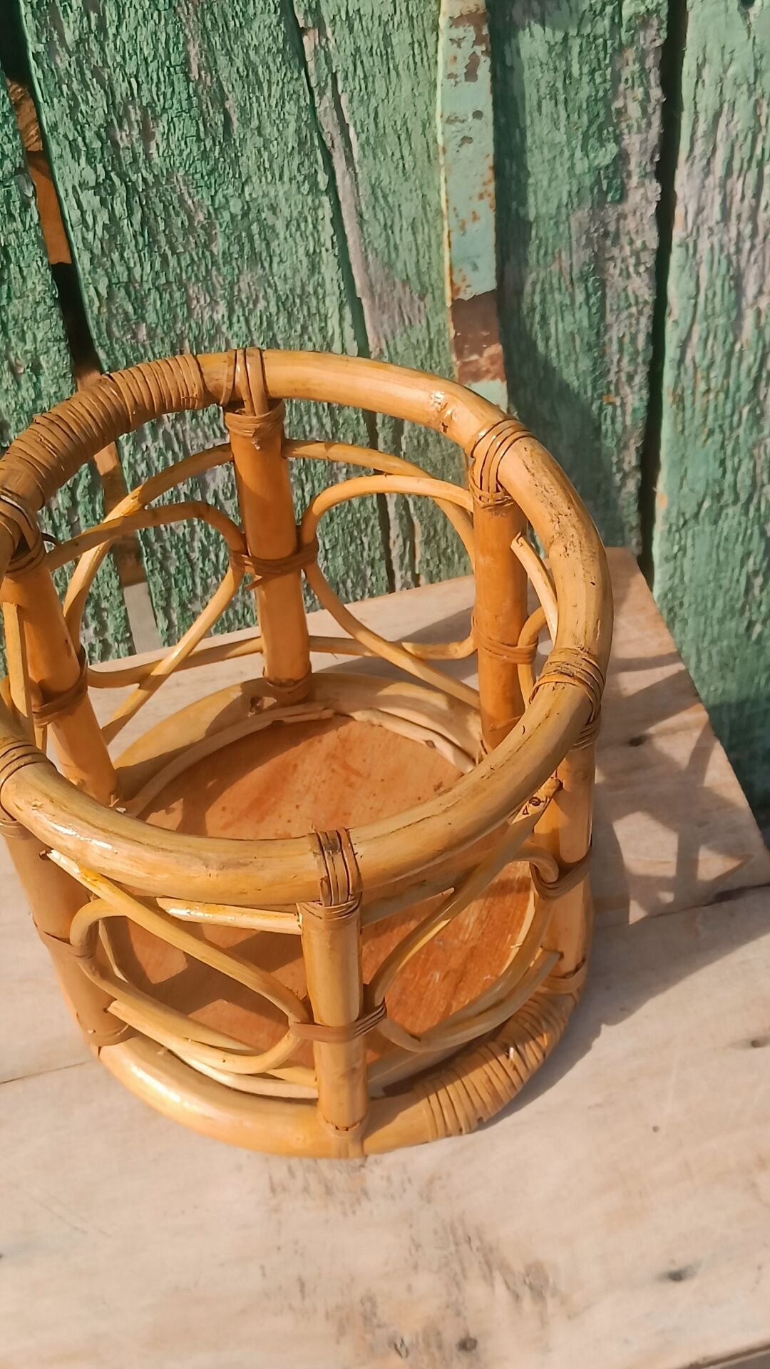Vintage decorative support in bamboo and rattan