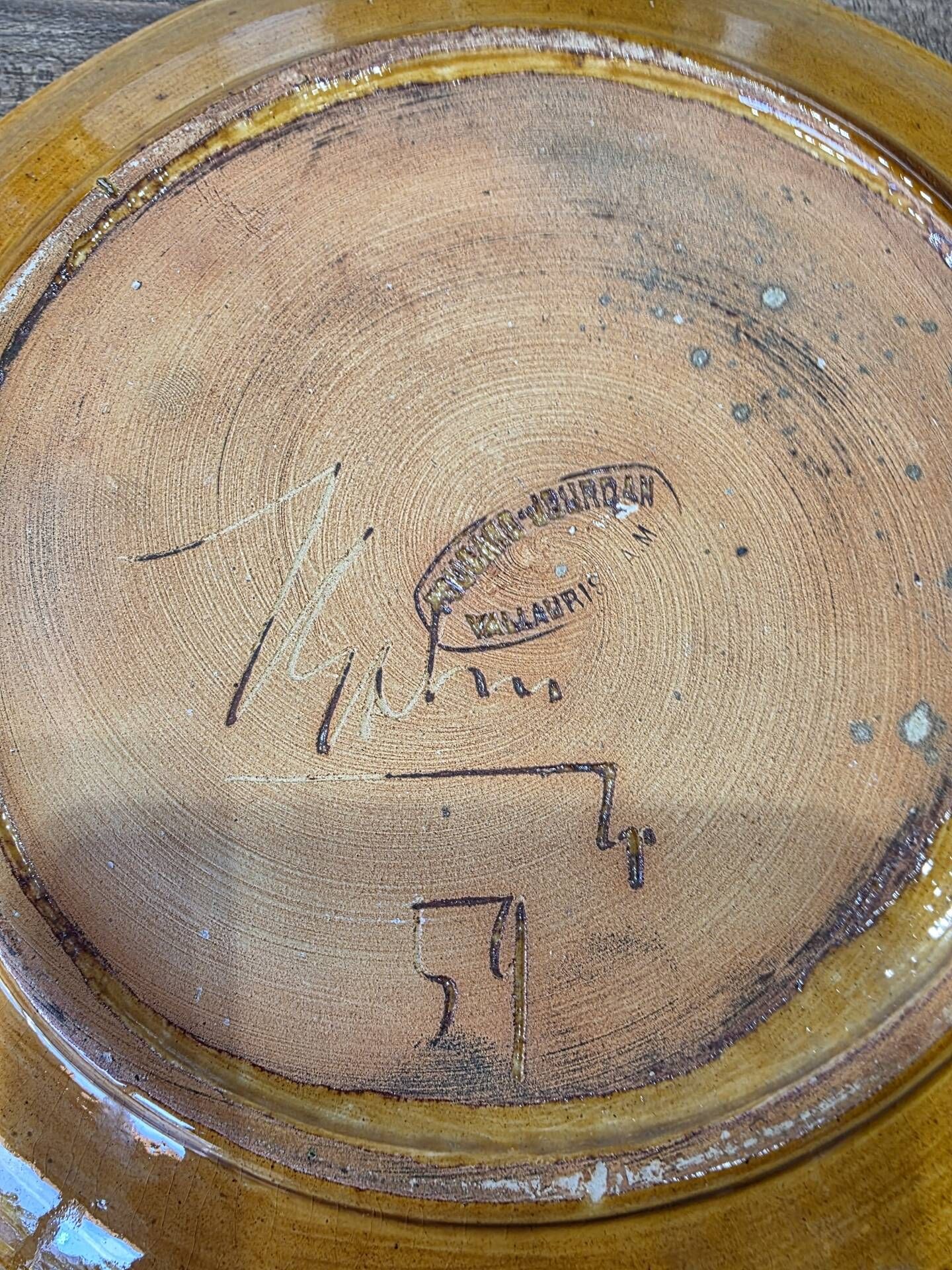 Plate of art Vallauris Foucard-Jourdan 1959 Incised profile decoration