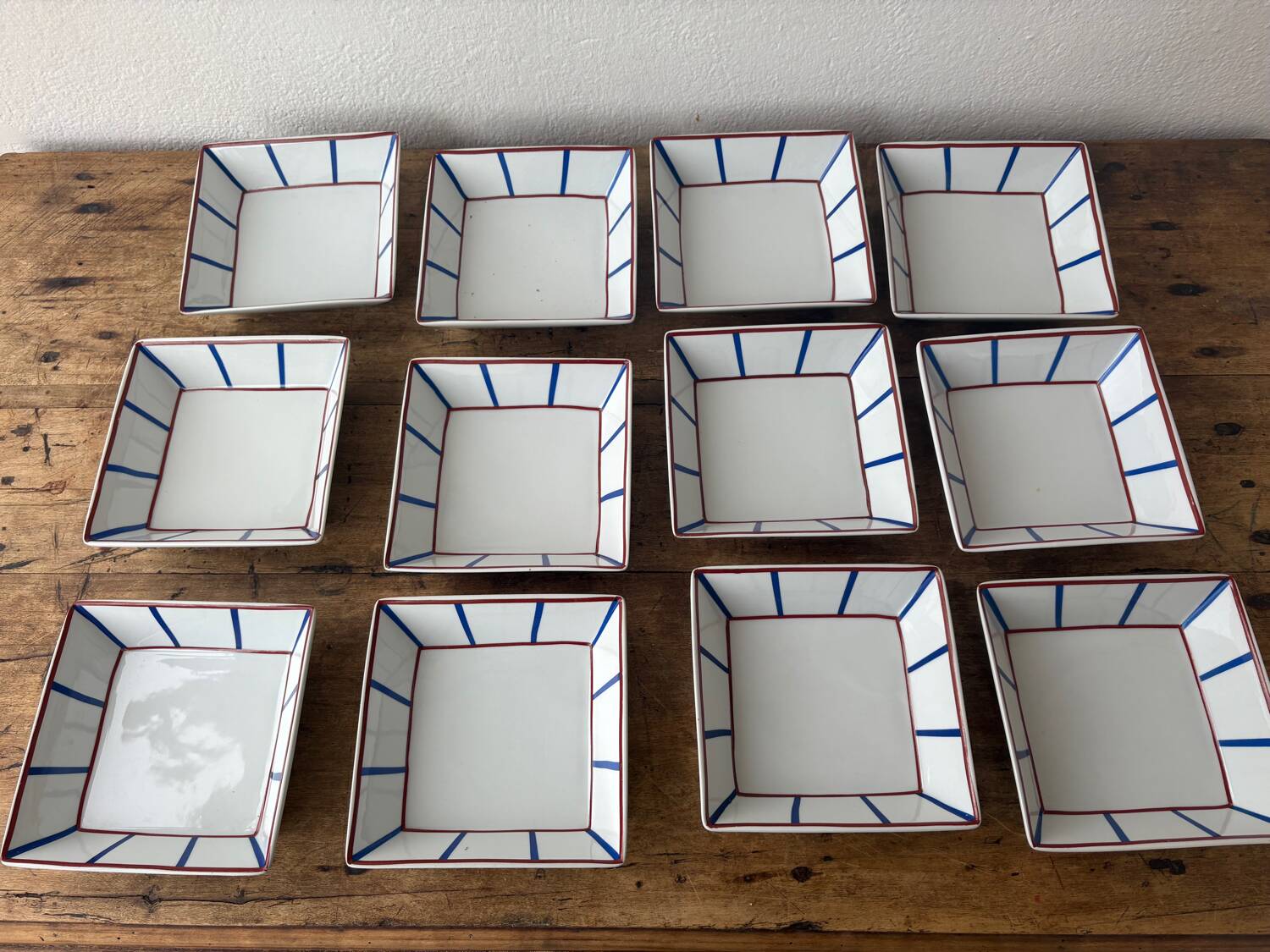 Set of 12 Basque deep plates in porcelain – white, red and blue
