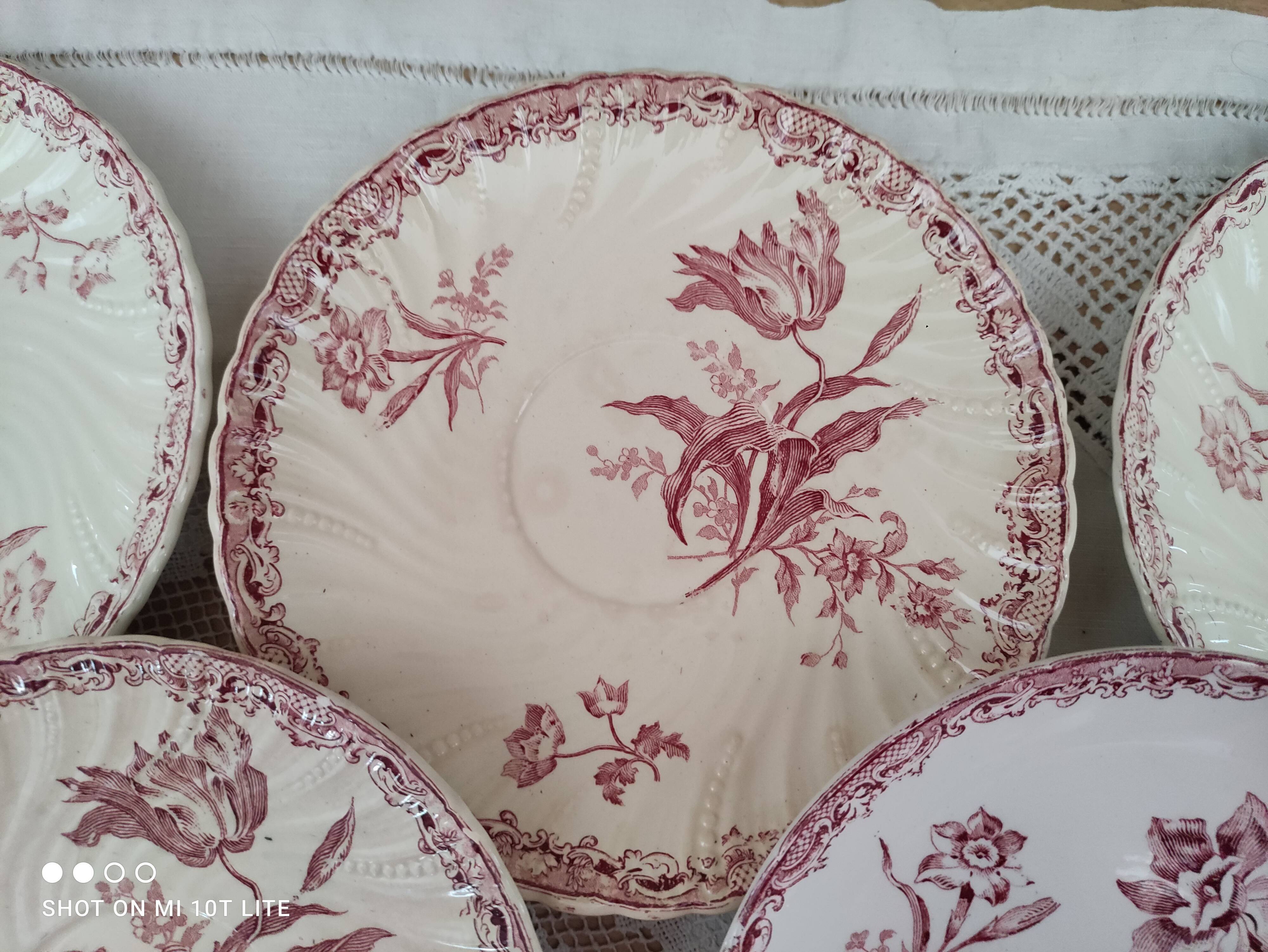Lot de 7 assiettes ou soucoupes dépareillées Sarreguemines modèle Fontanges