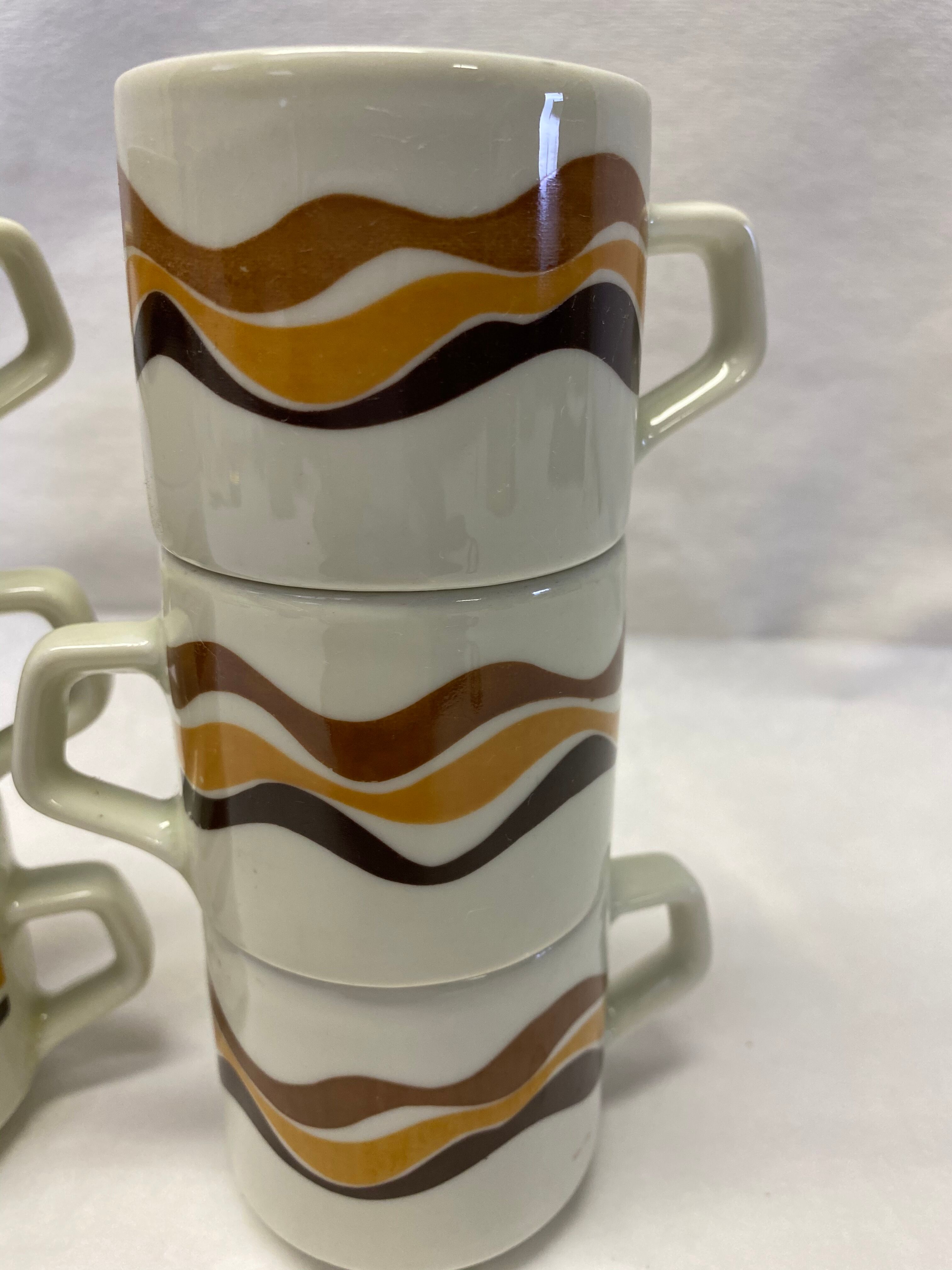 Set of 6 cups of vintage porcelain