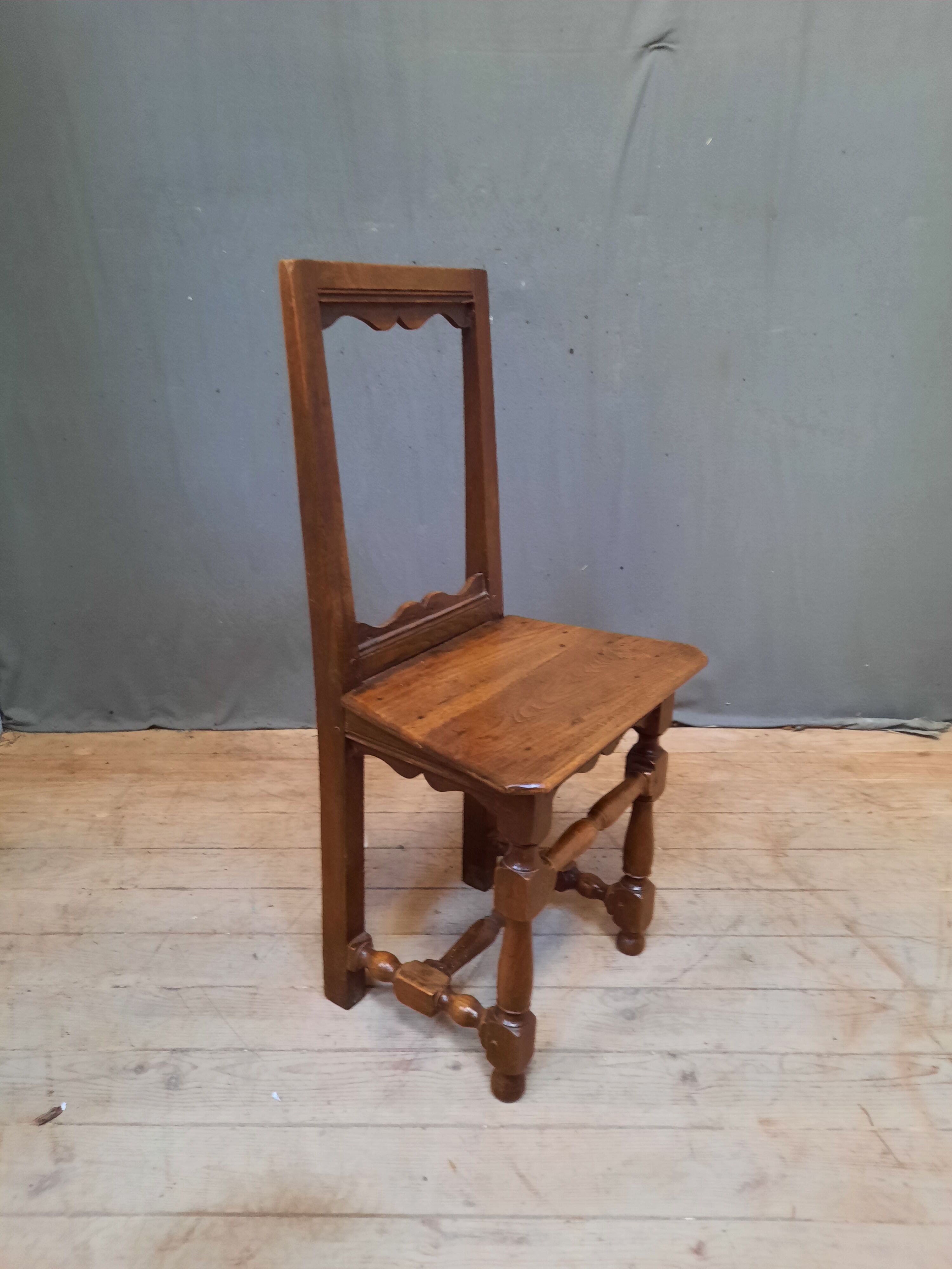 Solid wood stepladder chair