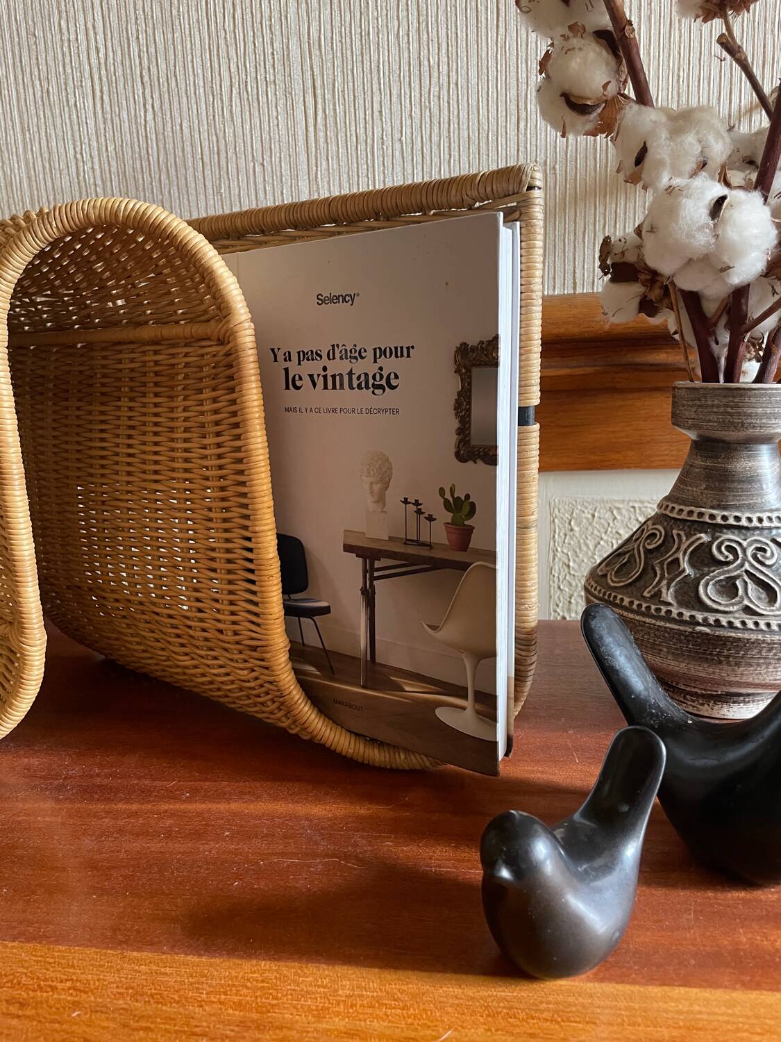 Wall-mounted rattan magazine rack