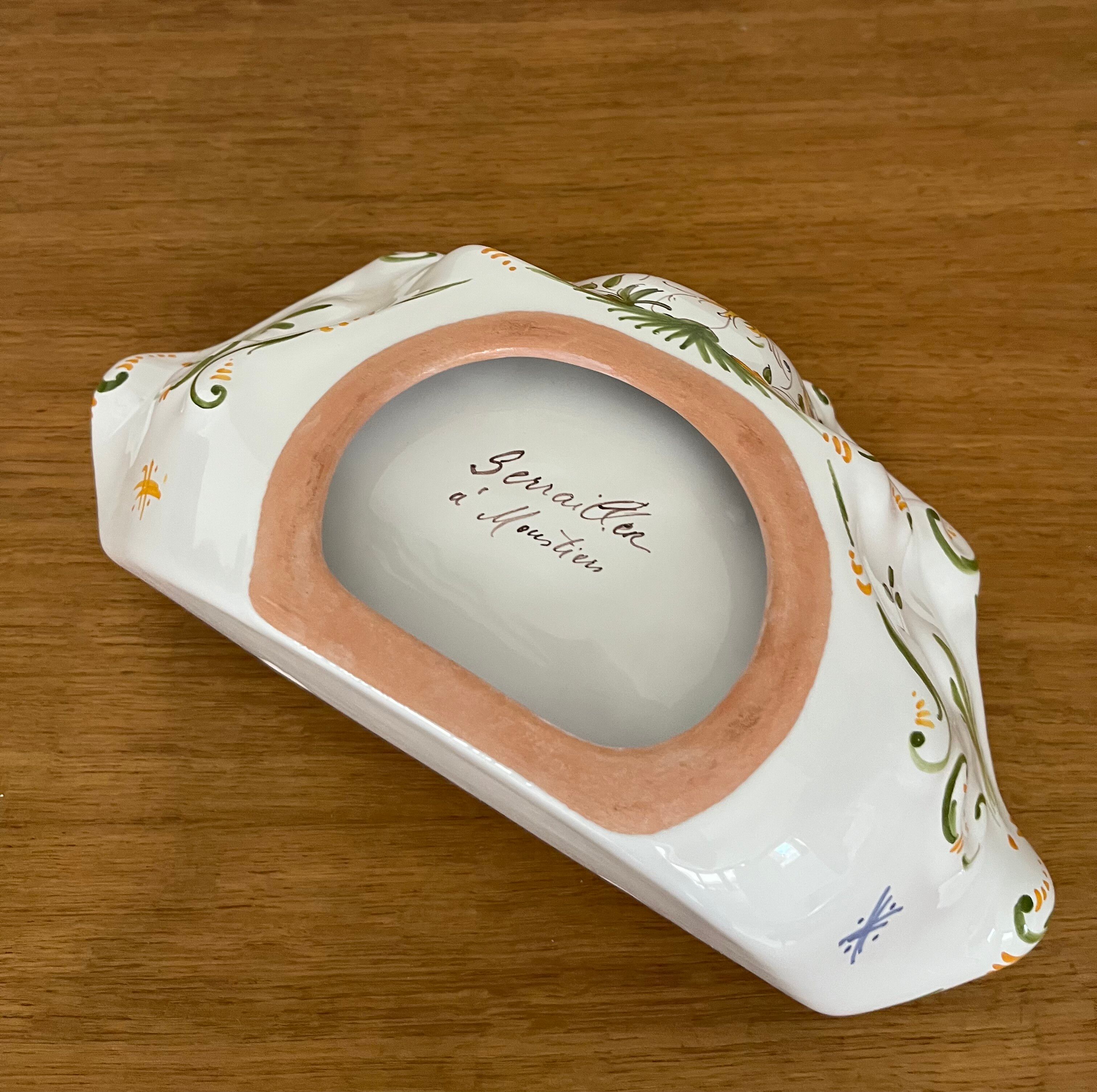 XL wall-mounted soap dish signed Moustiers