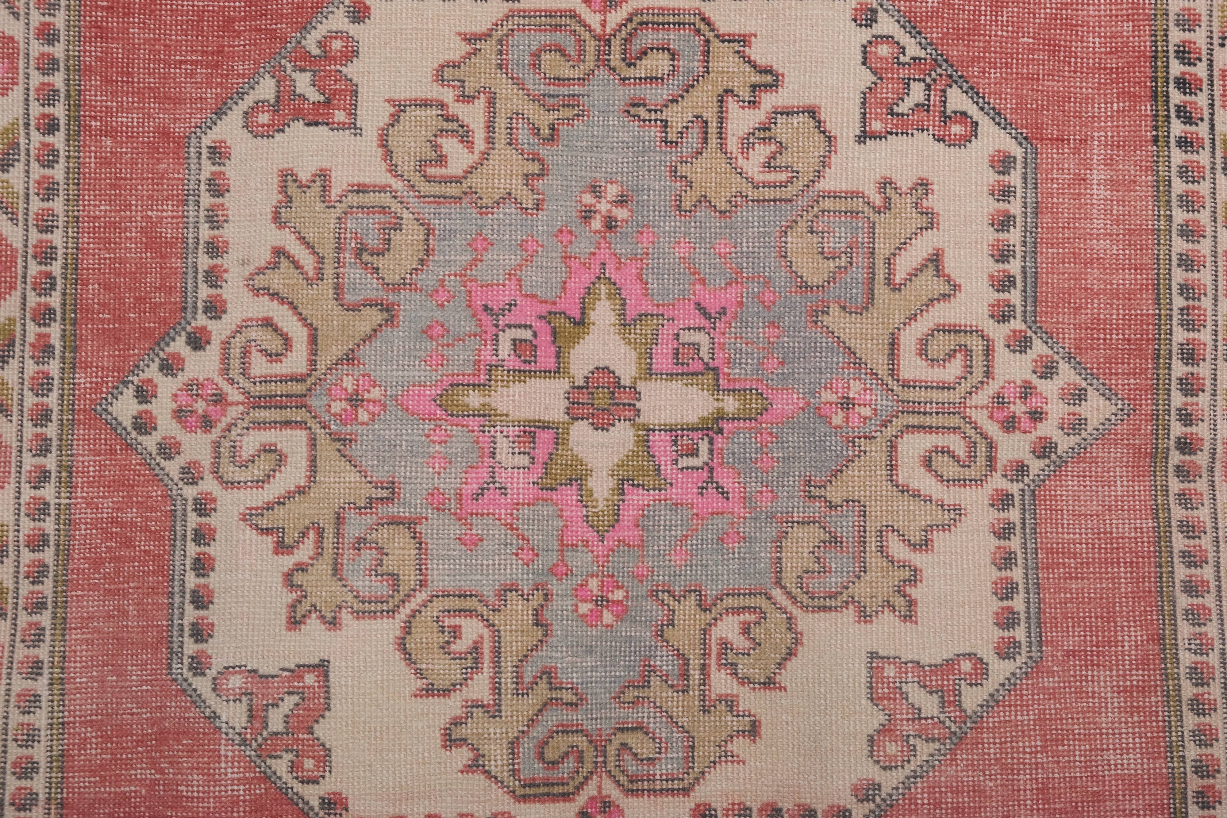 Vintage Turkish rug from Oushak, handwoven 129x213 cm