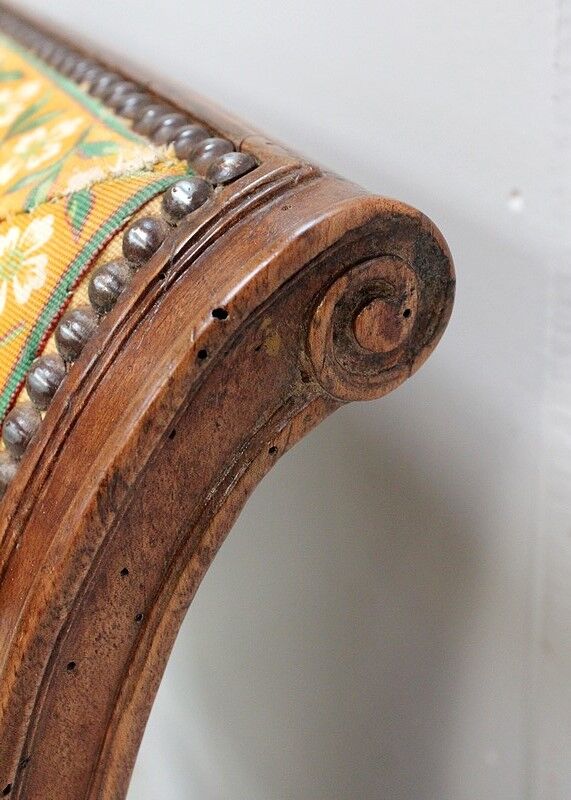 Fauteuil en noyer, style Louis XVI, début XIXe