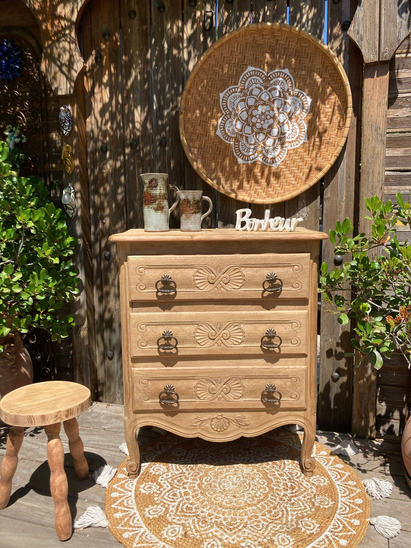 Superb Louis XV chest of drawers in oak ♥️ with mouldings and marquetry top.