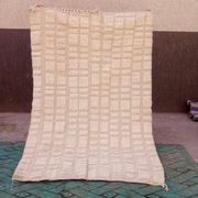 Handmade white Berber rug in natural wool, size 140 x 260 cm