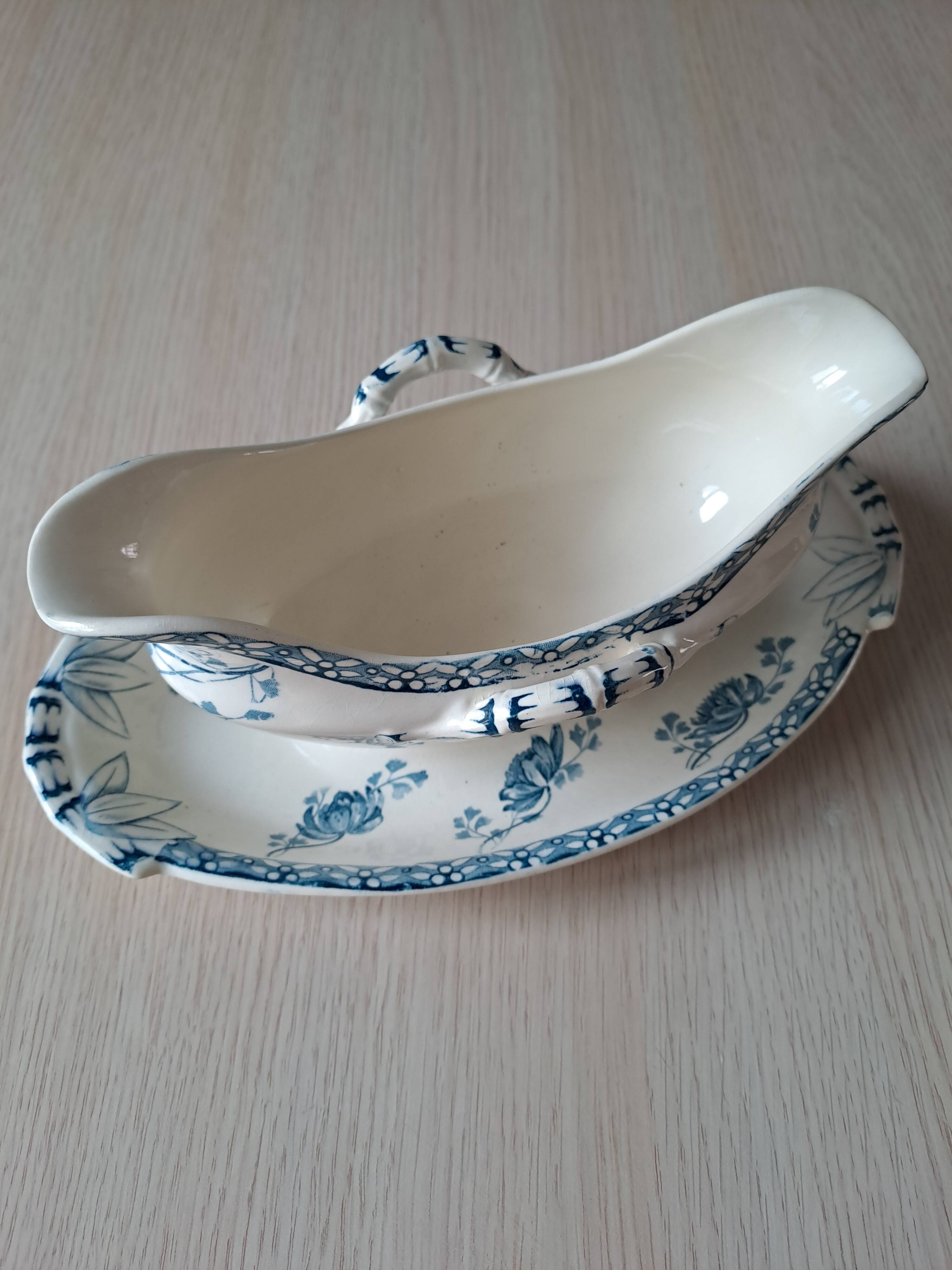 Sarreguemines sauceboat