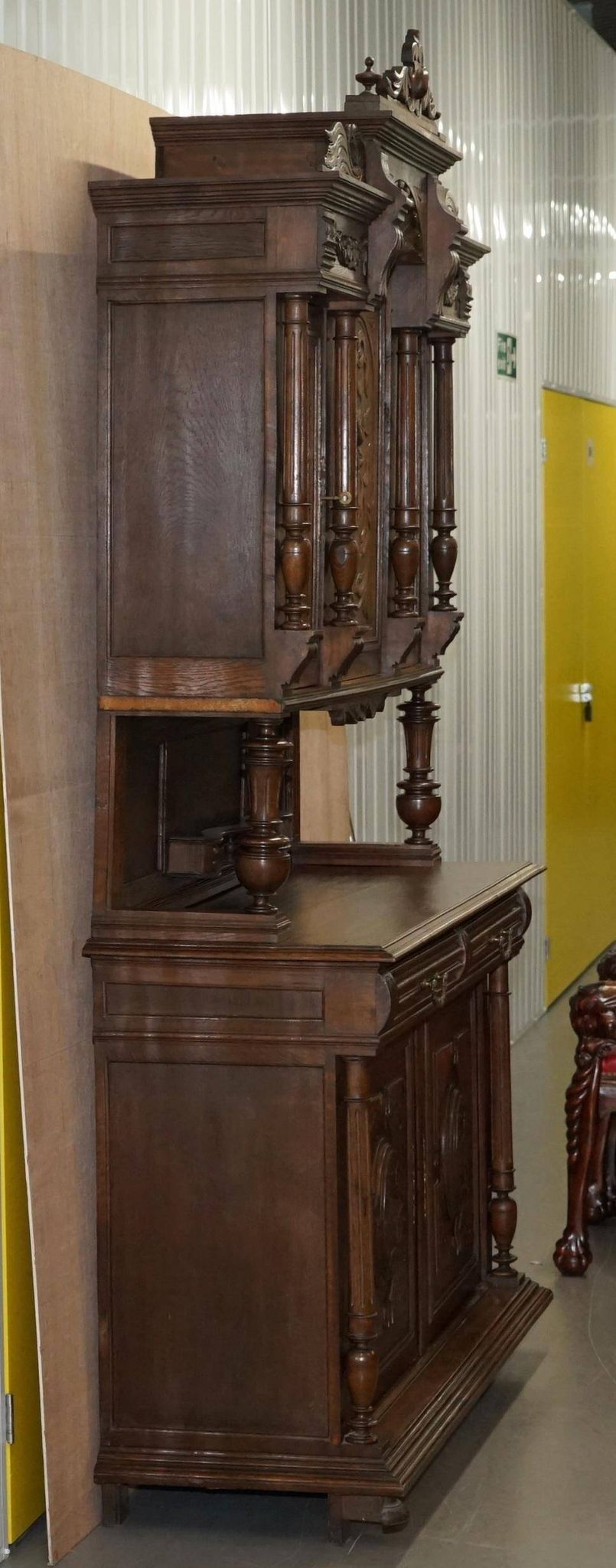 Armoire Néerlandaise Sculptée en Chêne Massif Début XIXe Siècle