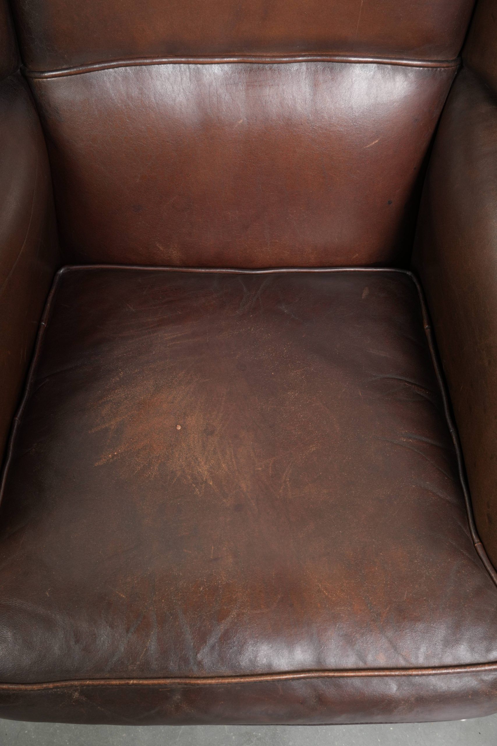 Set of 2 subtle sheepskin wingback armchairs in English style