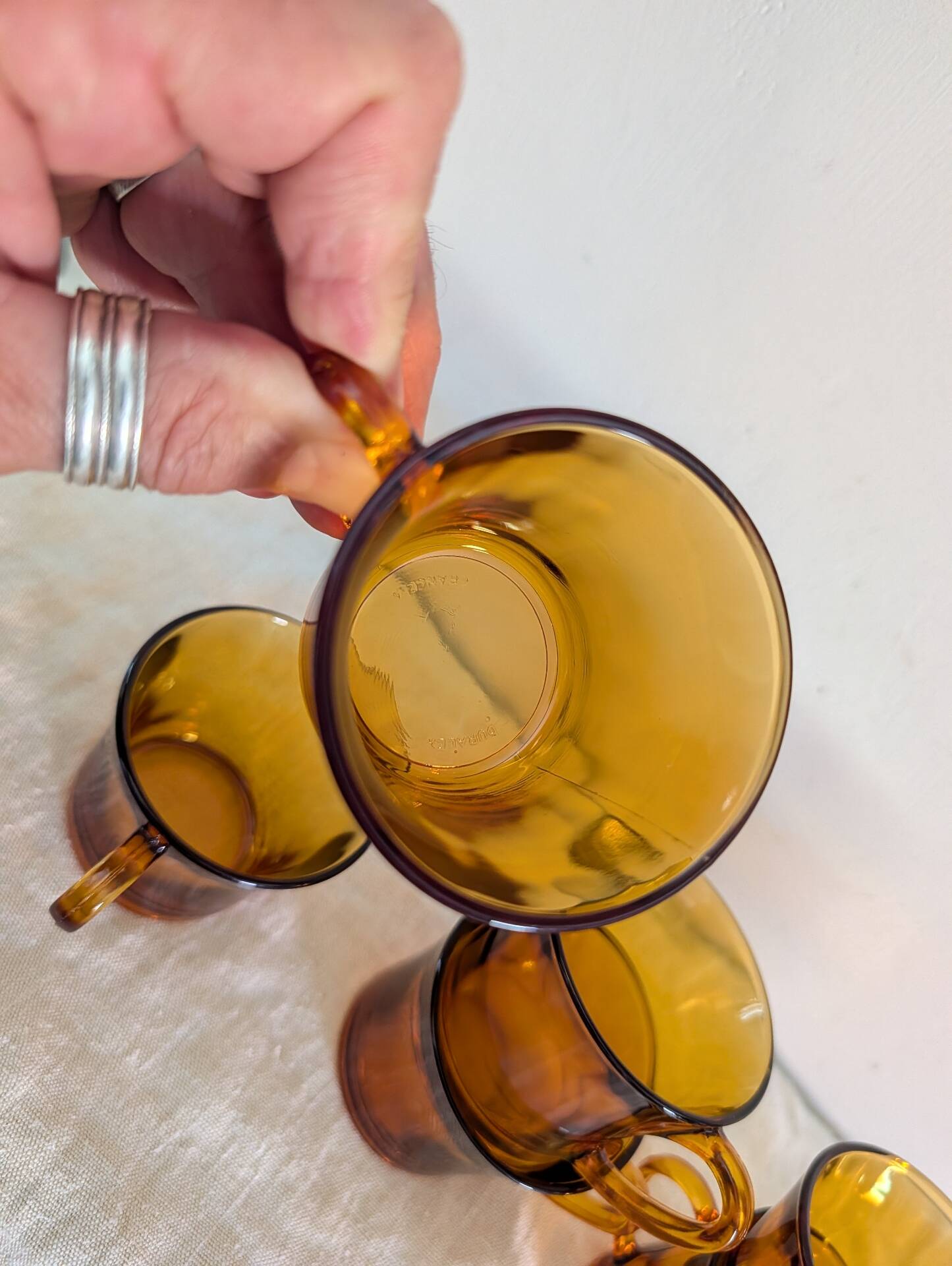 8 amber cups – golden light of the 70s