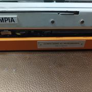 Machine à écrire Olympia traveller de luxe orange révisé et ruban neuf