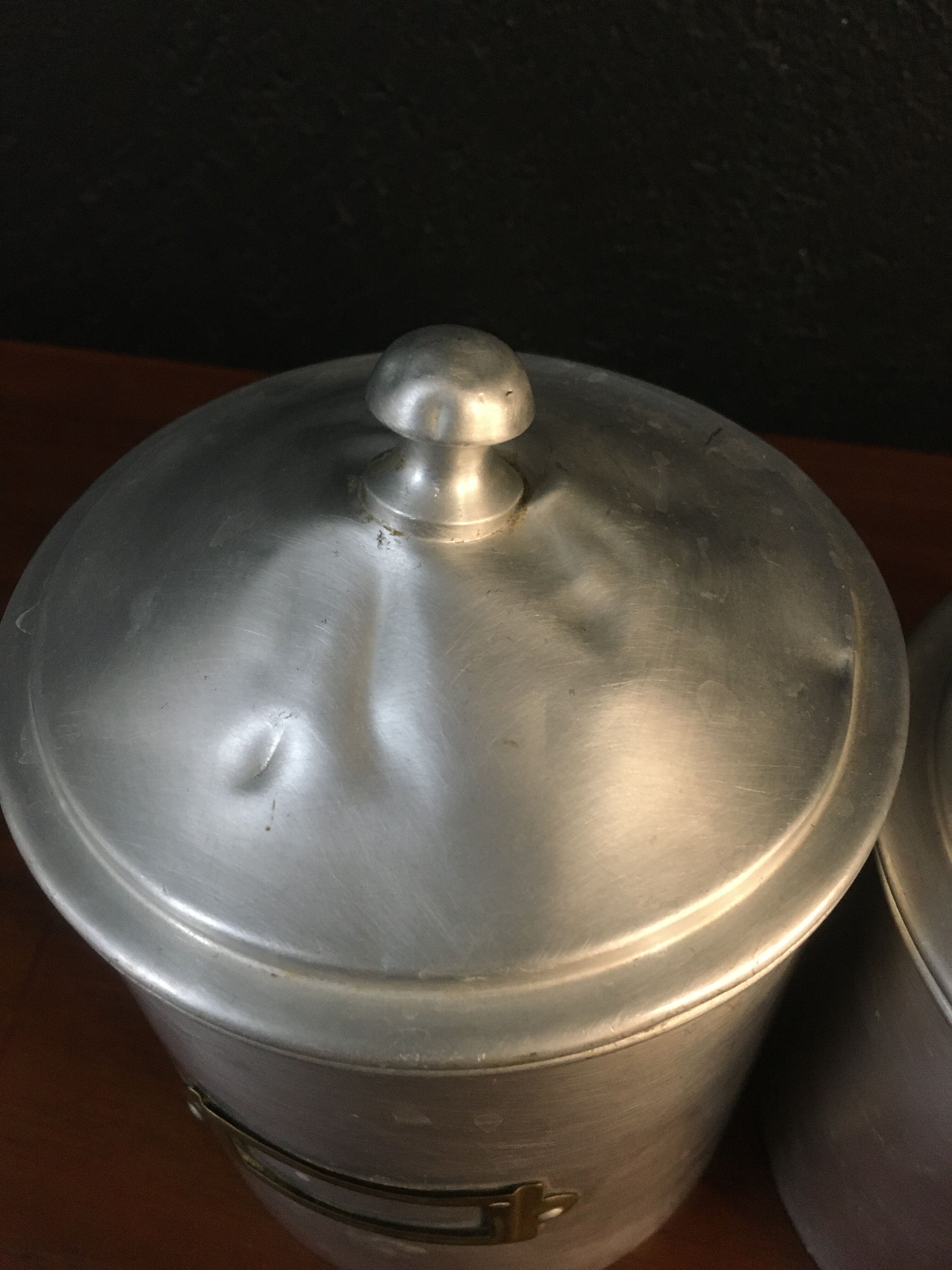 Six aluminum spice pots