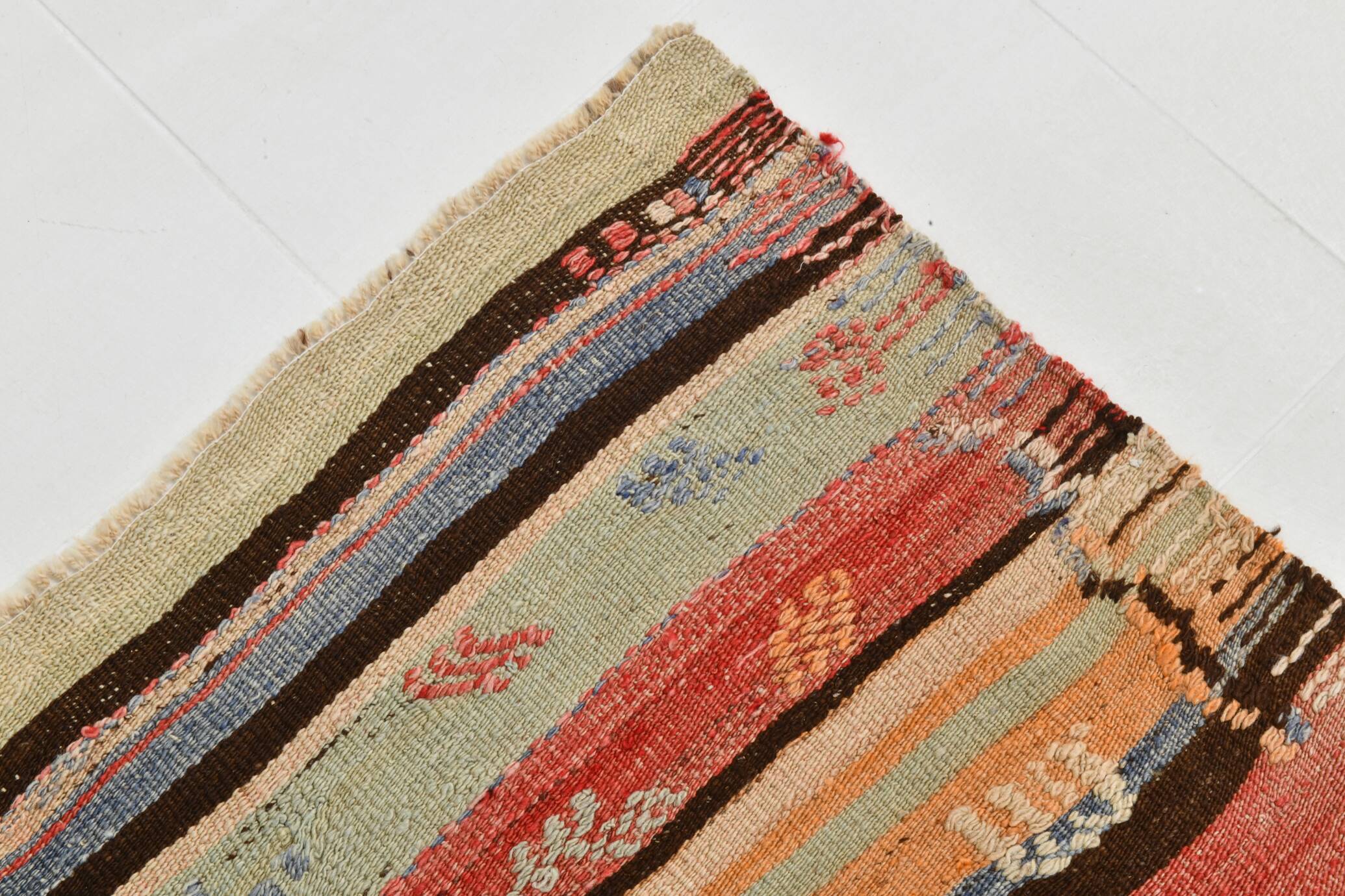 Tapis Kilim rayé rose et orange