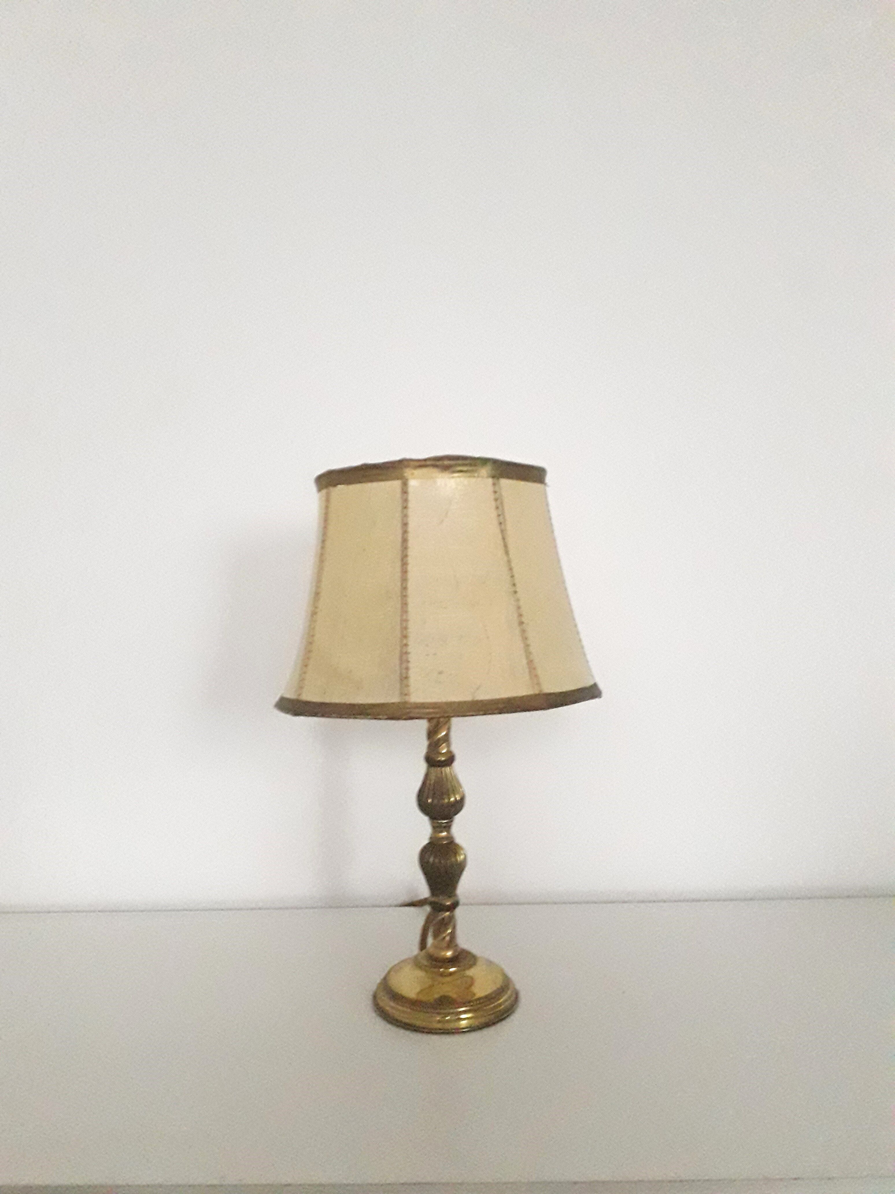 Lampe à poser / chevet - Pied laiton. 1960