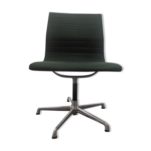 Chaise de bureau EA101