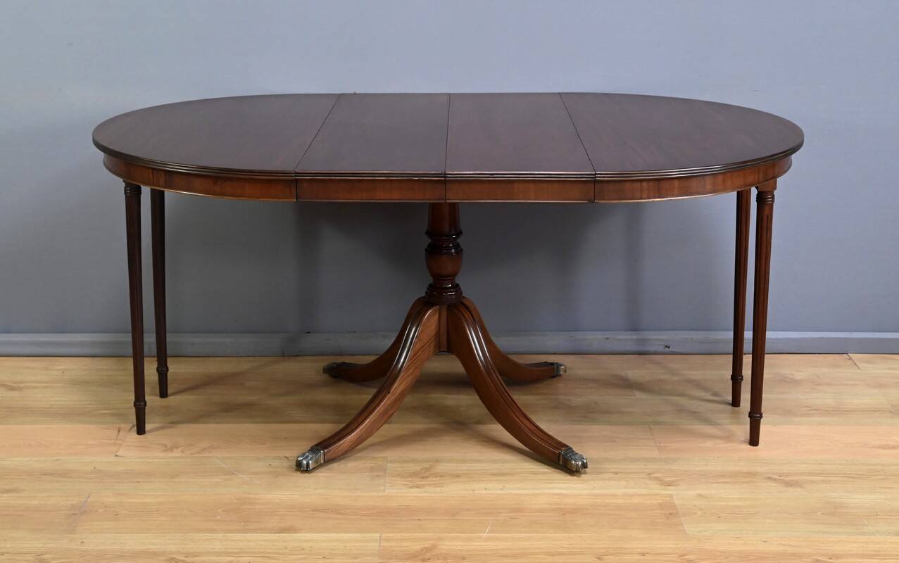 English Style Mahogany Extendable Pedestal Table - 1960
