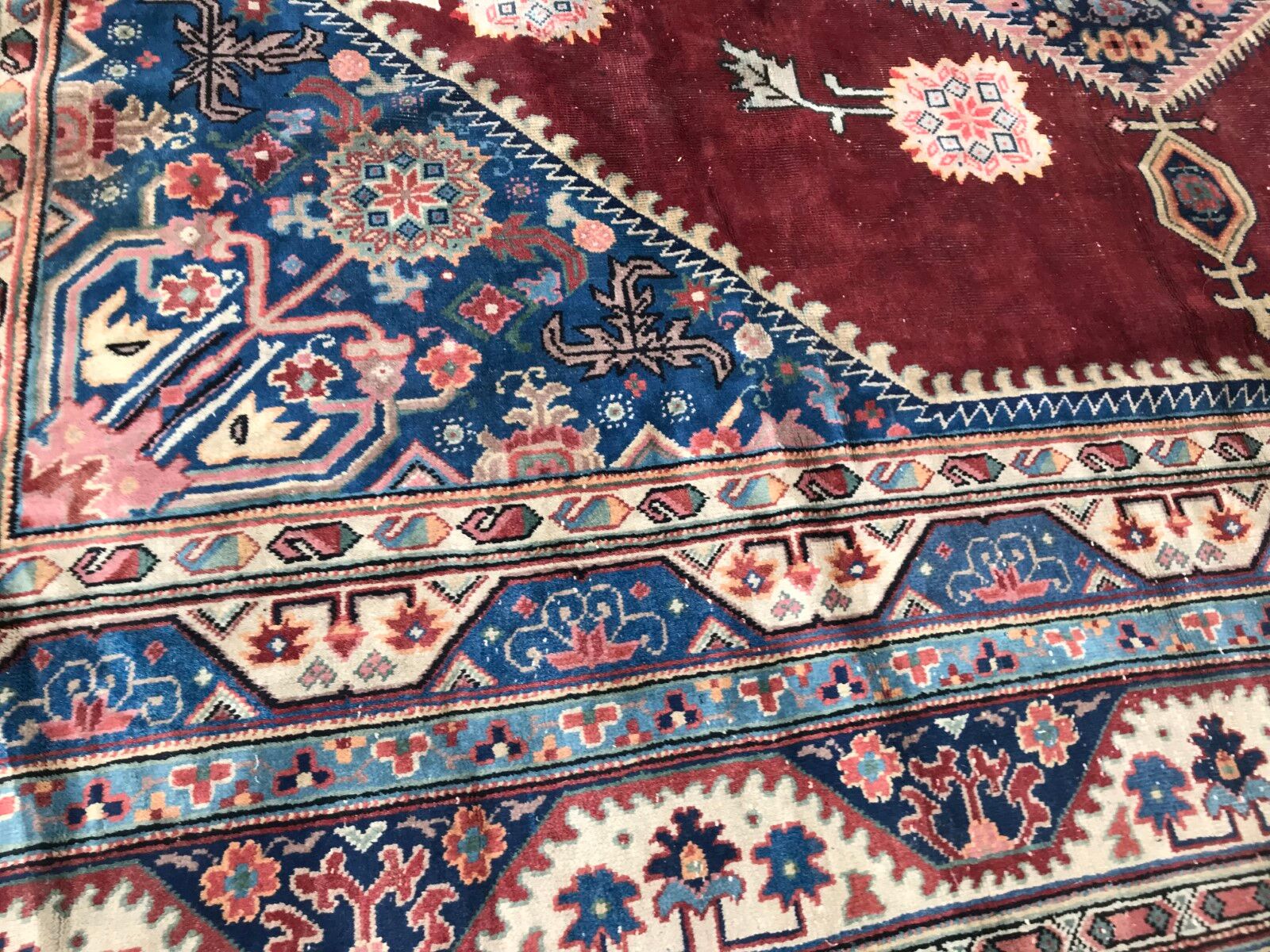 Large carpet old sinkiang done hand 268 x 360 cm