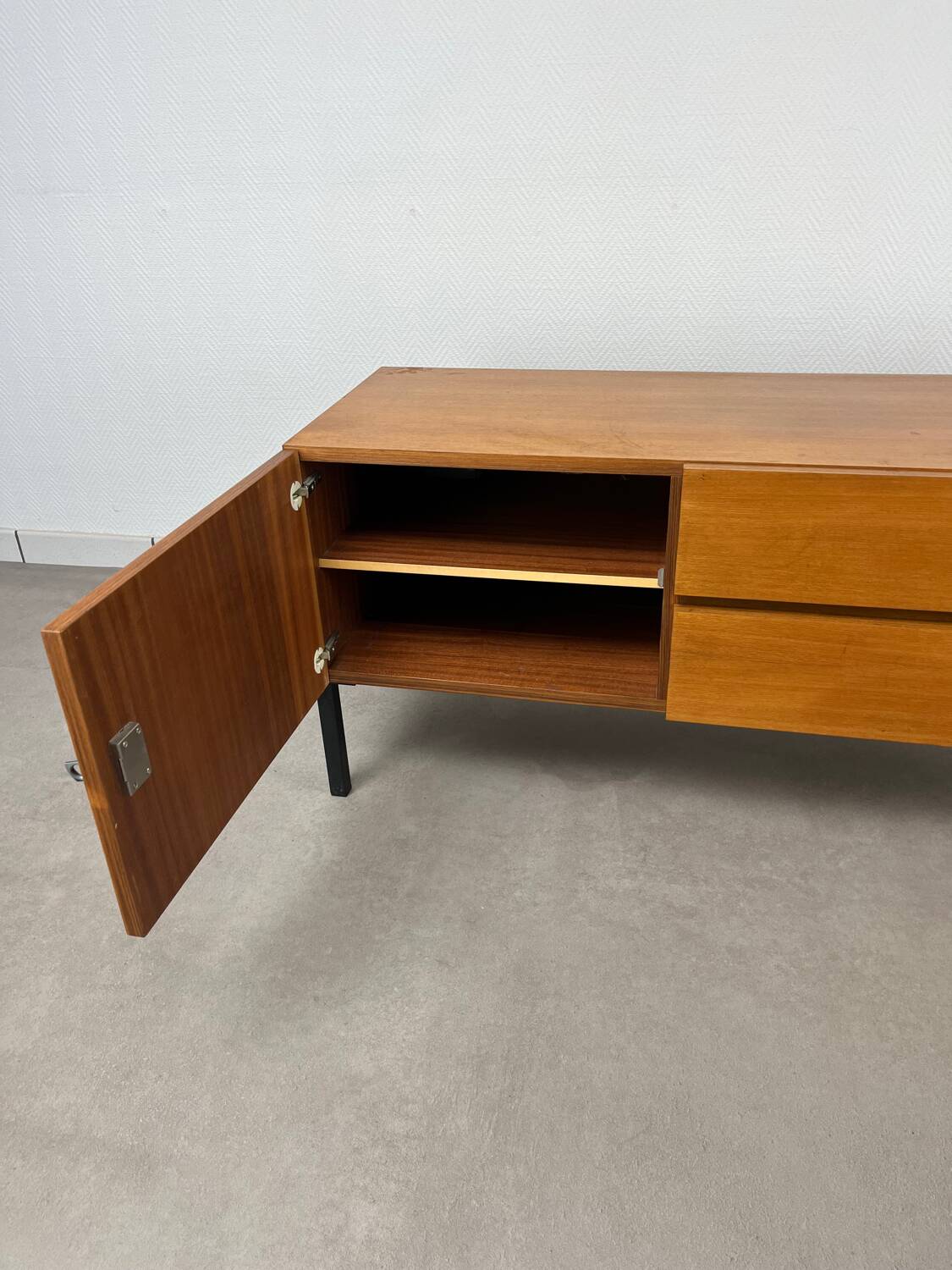Modernist sideboard, 1950s TV unit.