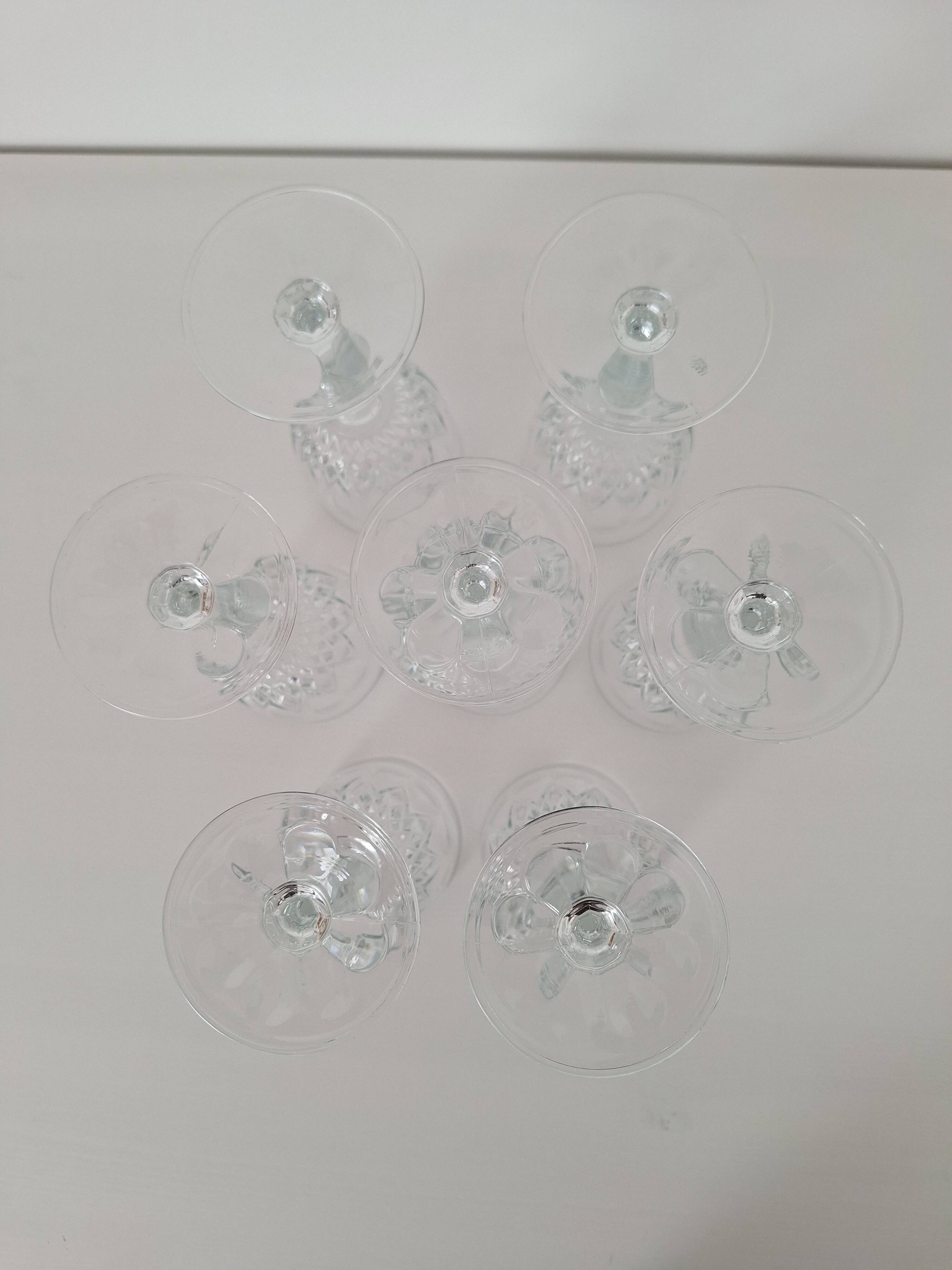 Verres à vin vintage en verre ciselé
