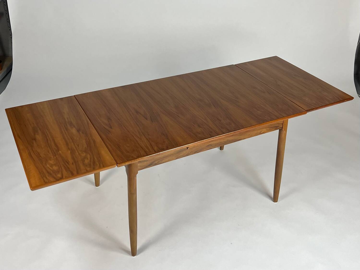 Mid-century dining table walnut vintage 60s Extandable