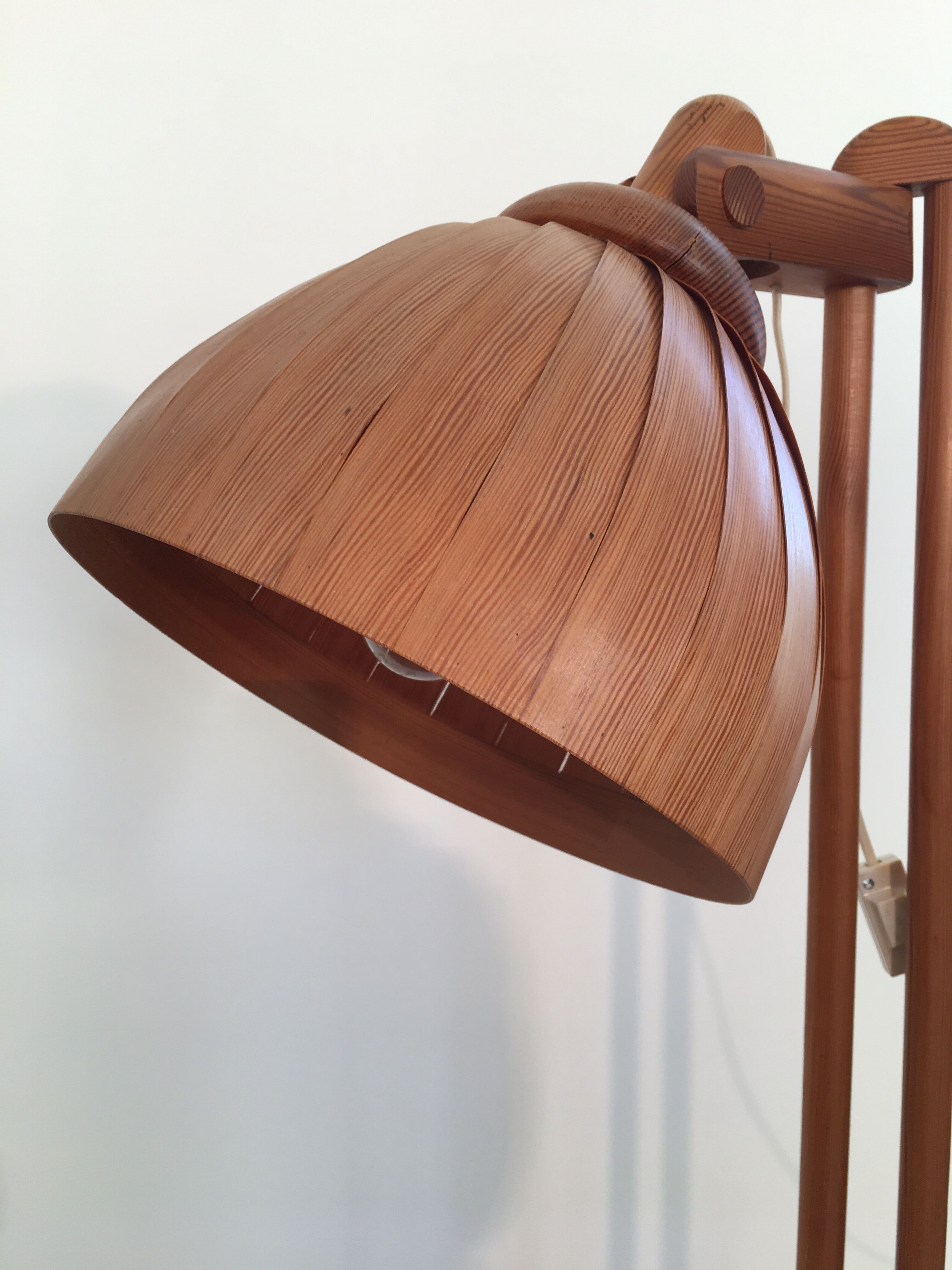 Vintage lamp 1960 wood goes up and down