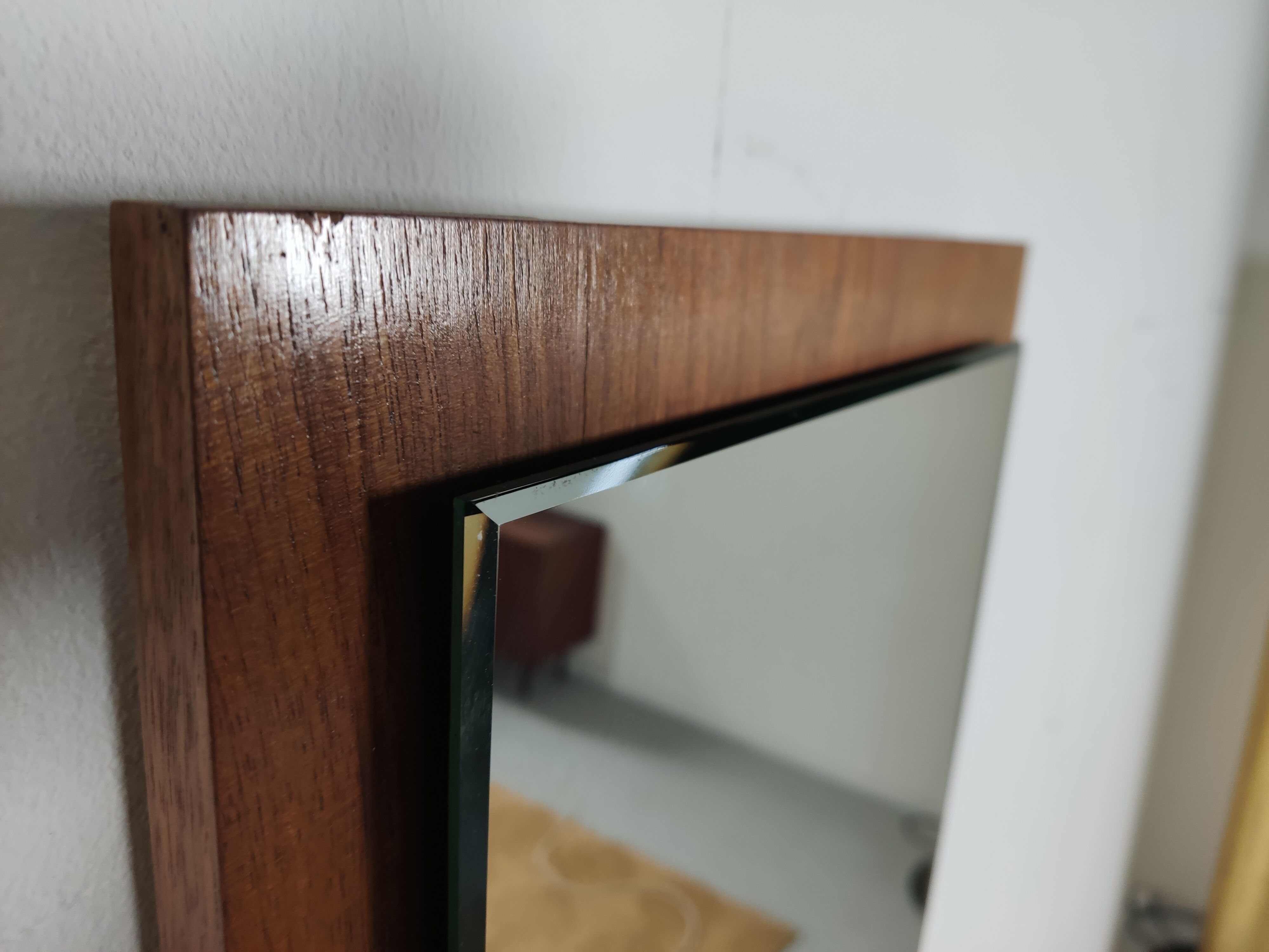 Scandinavian bevelled mirror in 60s teak 37x77cm