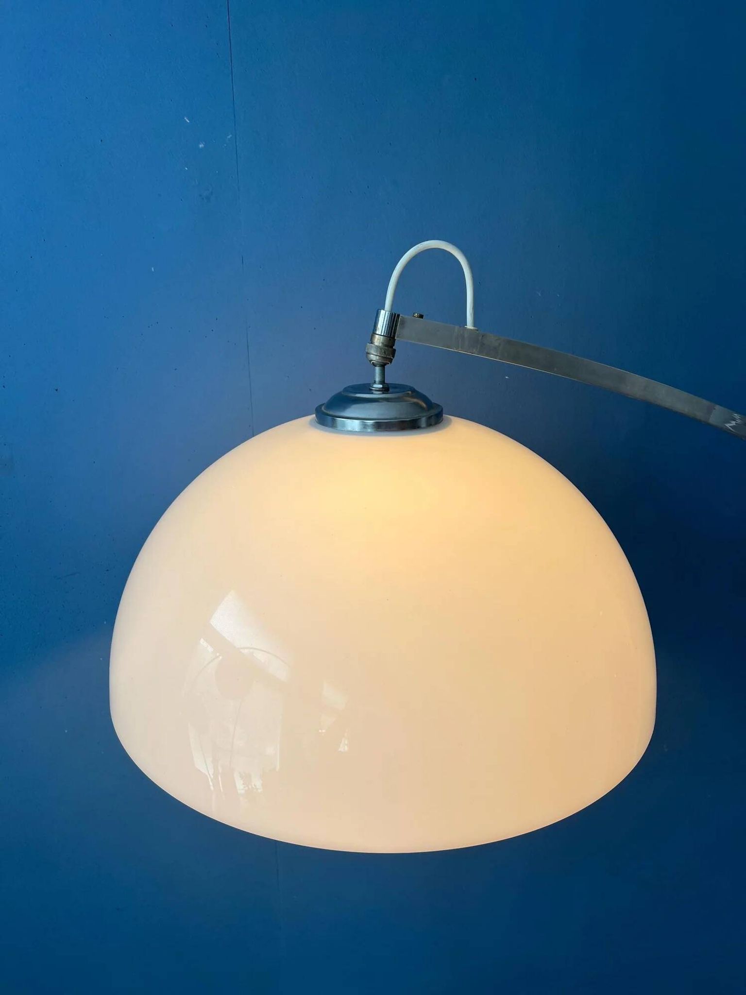 Lampadaire arc vintage de l'ère spatiale dans le style de Guzzini