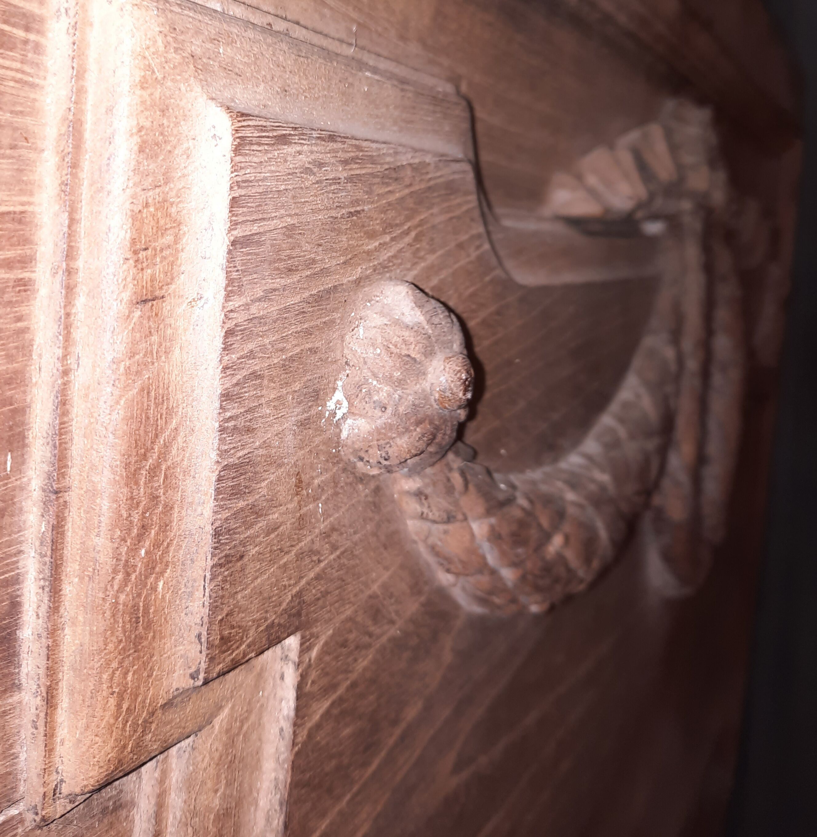 Carved woodwork element