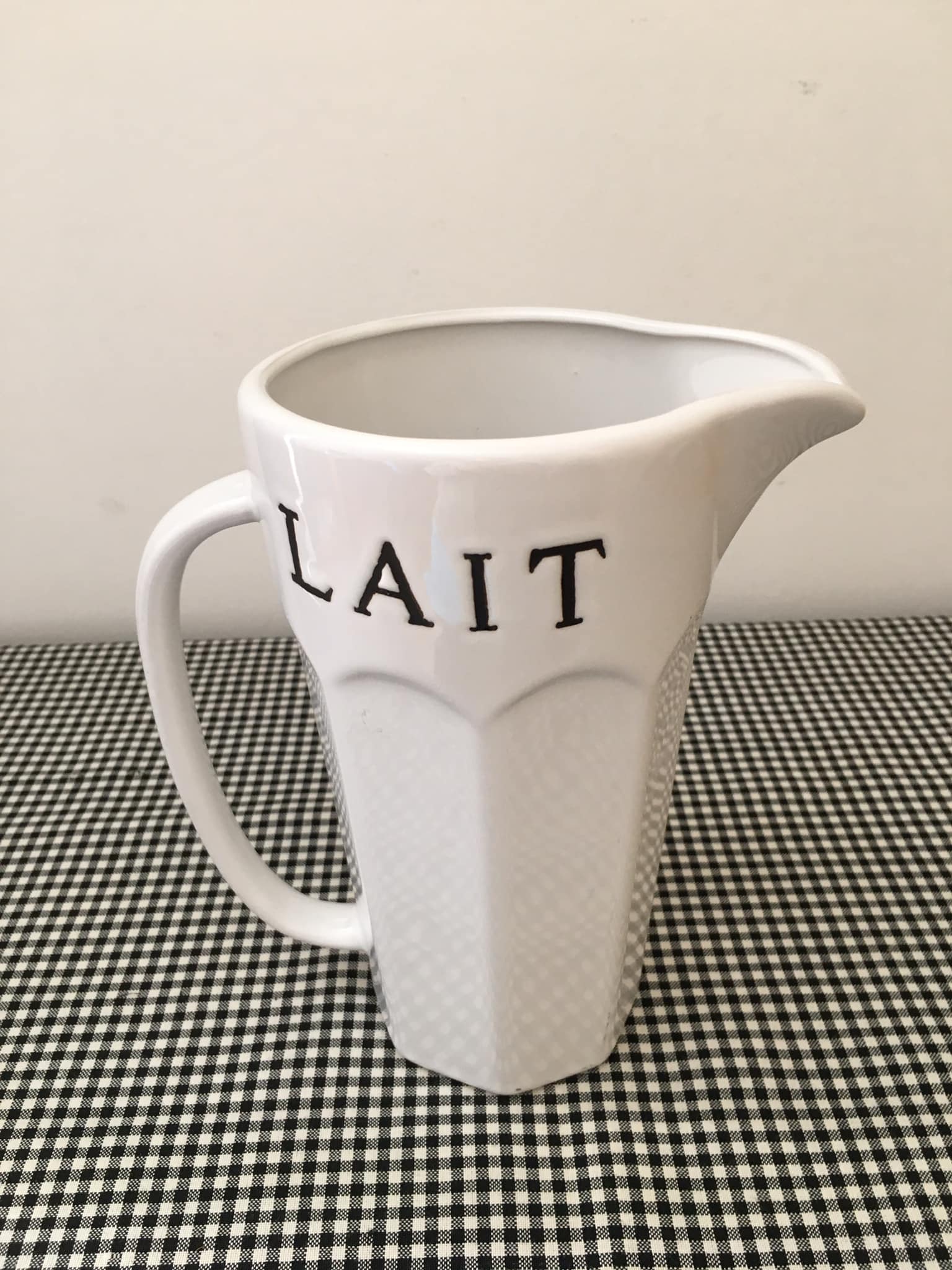 Pichet à lait en céramique blanche