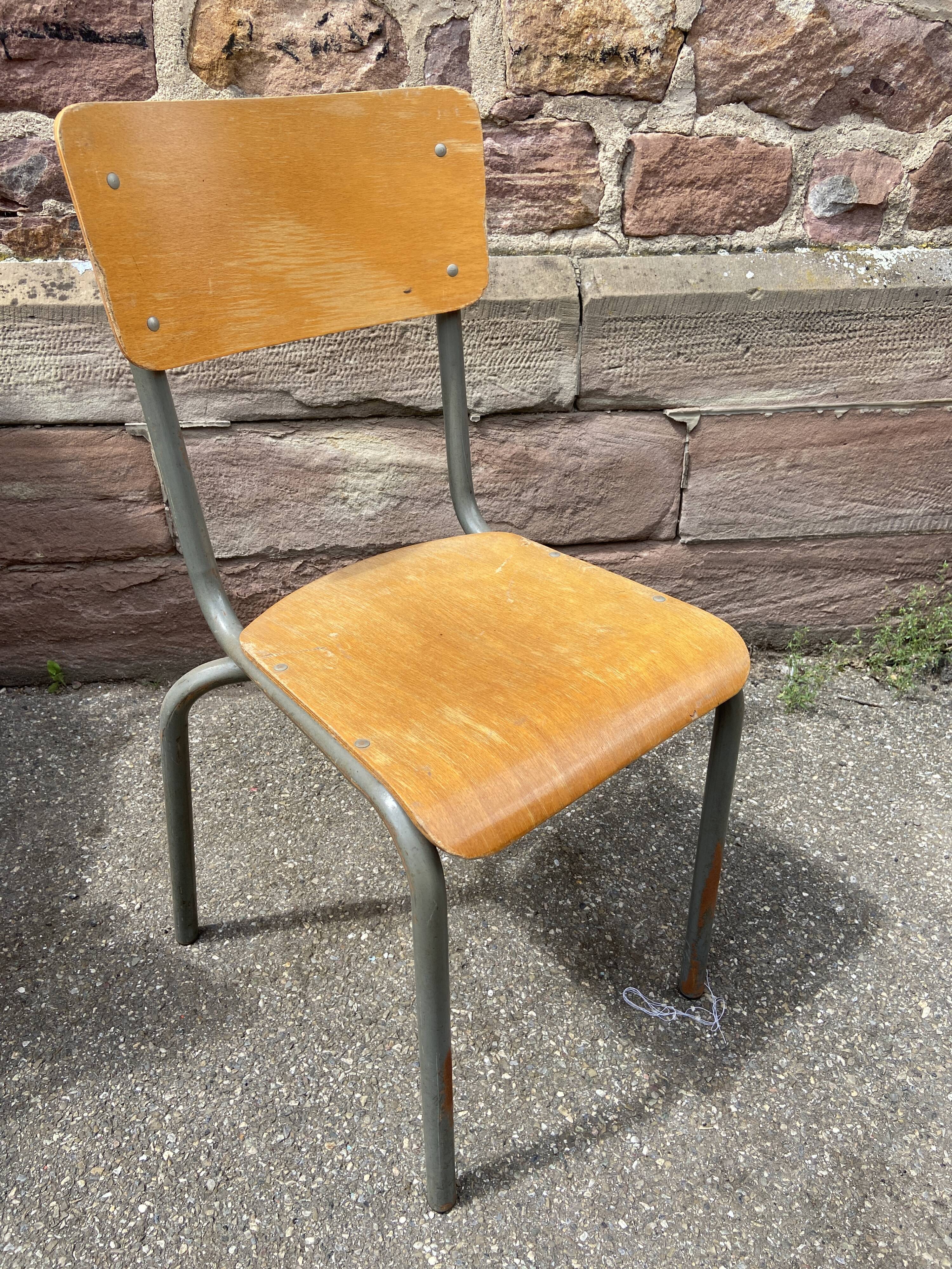 Lot 100 school chairs mullca