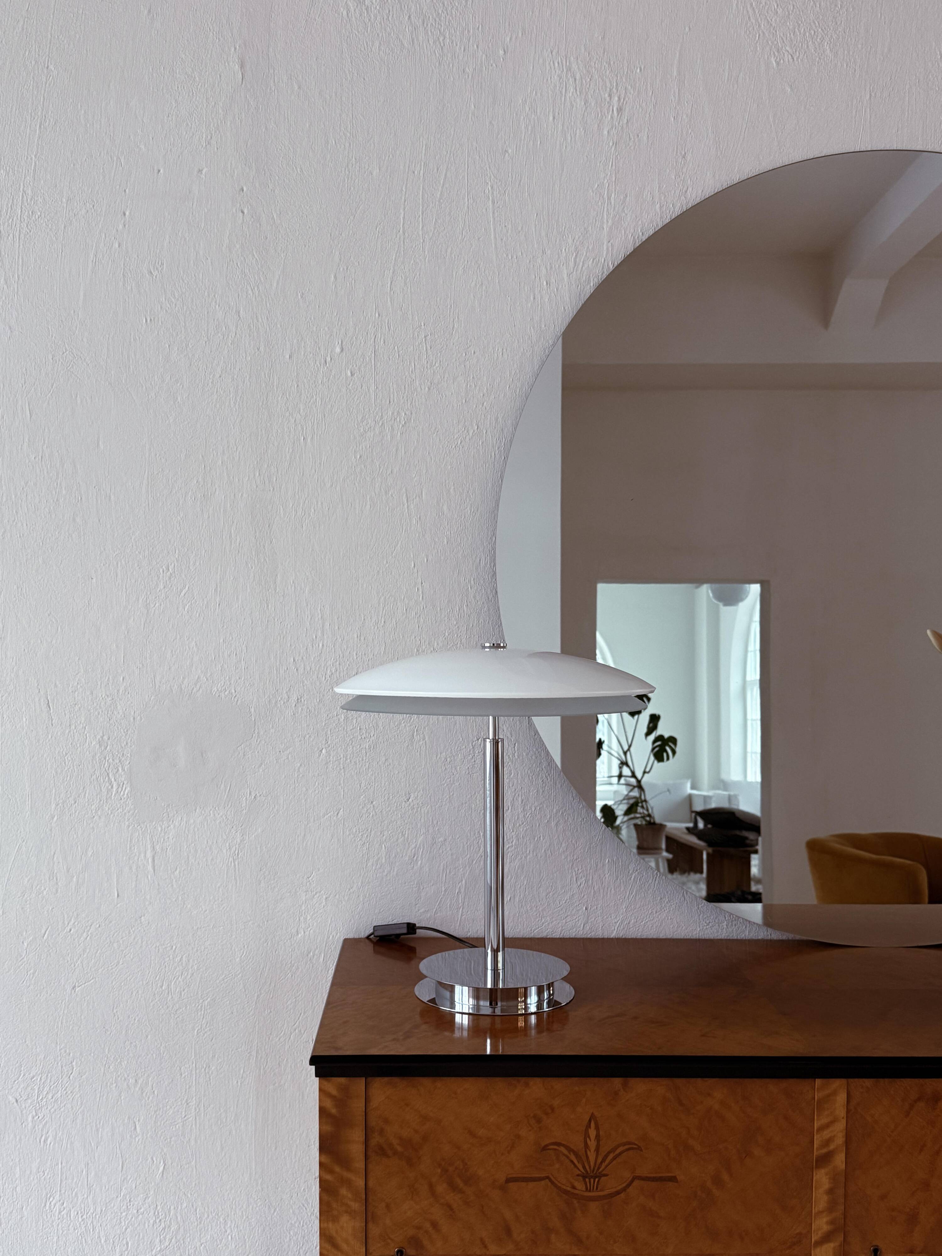 "Tris" glass table lamp by Fontana Arte from the Space Age with a chrome base, Italy, circa 2000.