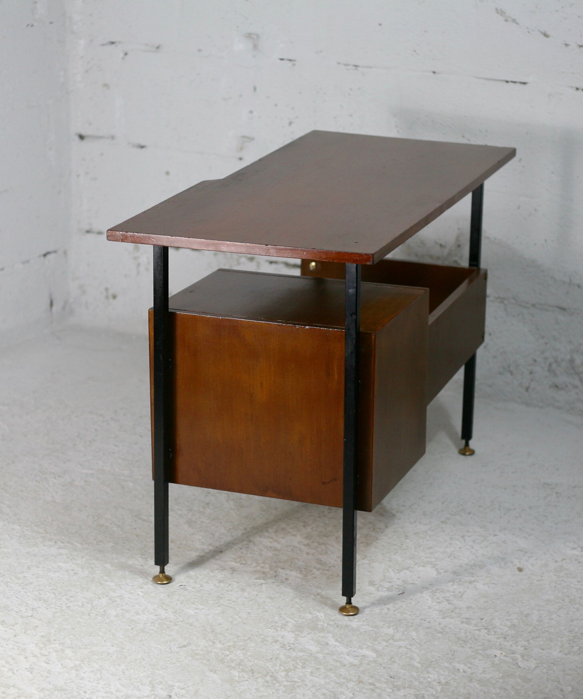 Bureau en bois léger, France, circa 1950