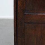 Charmant et intemporel meuble-commode ancien en chêne anglais du début du XIXe siècle, avec deux portes et une serrure fonctionnelle.