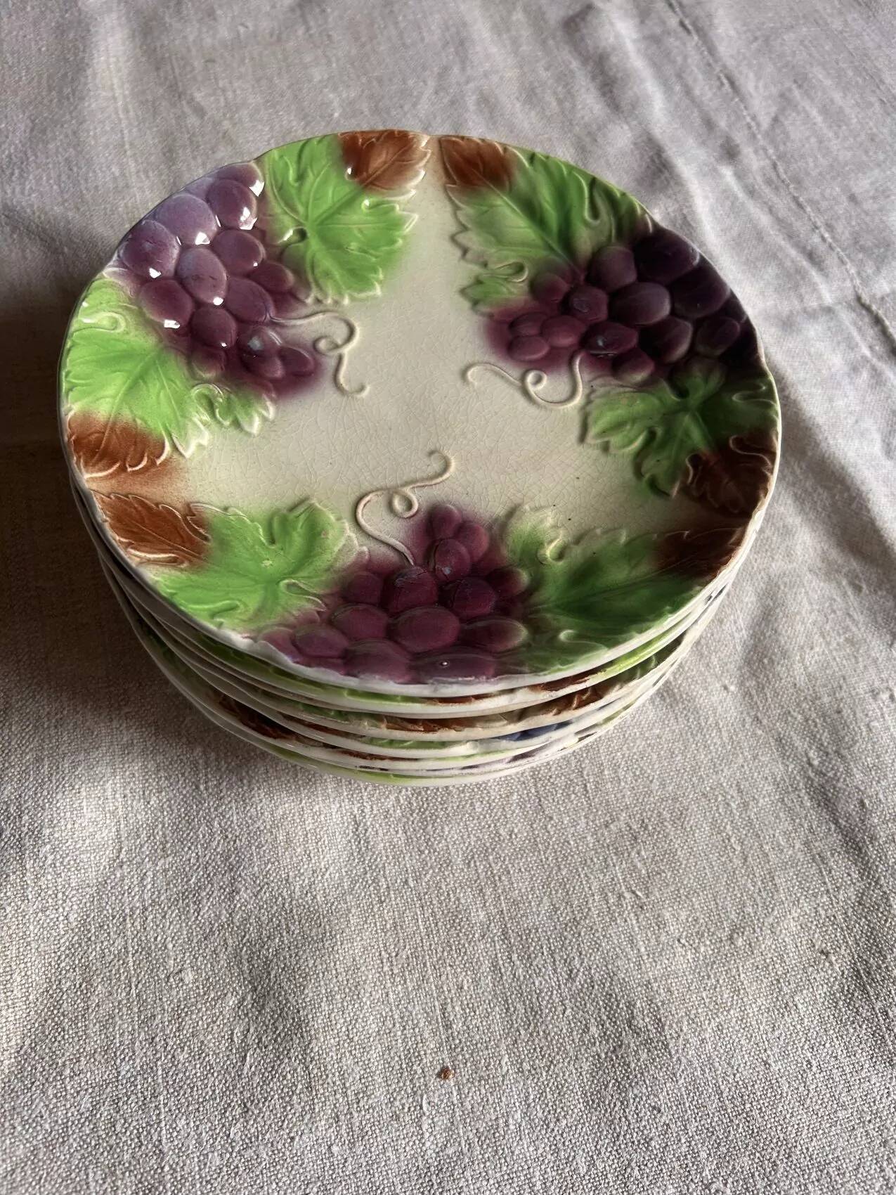 Set of eight flat dessert plates in barbotine earthenware with grape decoration – circa 1900.