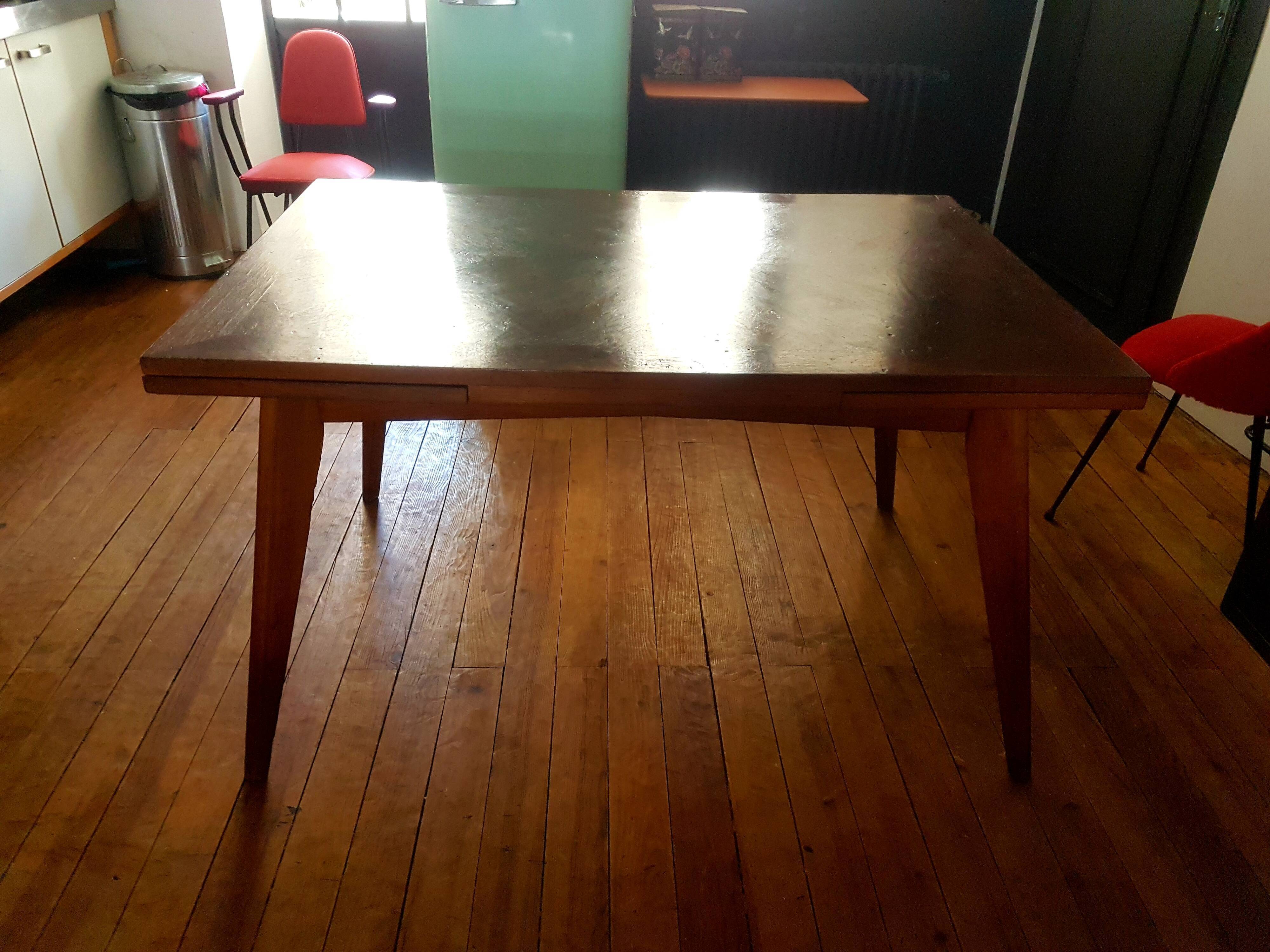 Scandinavian dining table with extensions